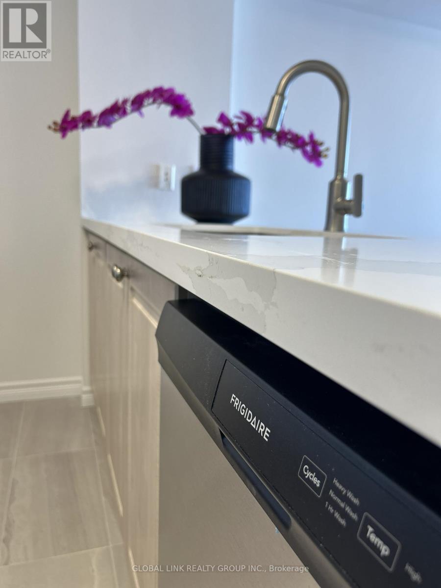 1206 - 399 South Park Road Nw, Markham, Ontario  L3T 7W6 - Photo 7 - N12728976