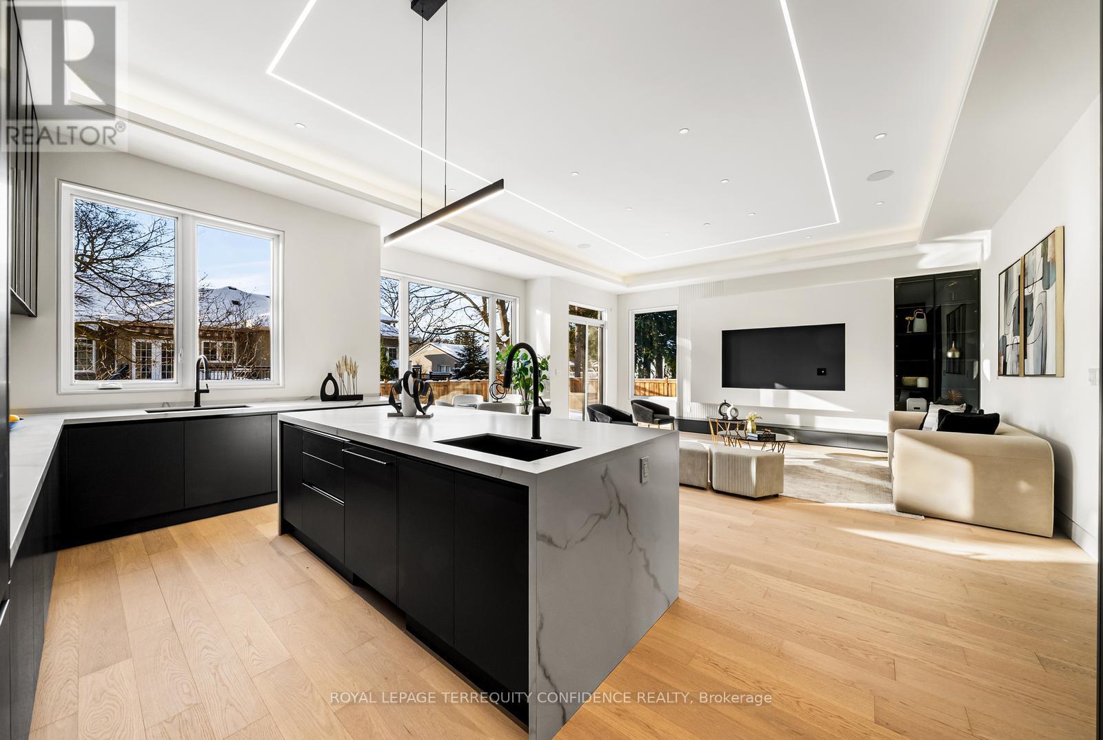 281 Kerrybrook Drive, Richmond Hill, Ontario  L4C 3R2 - Photo 7 - N12729020