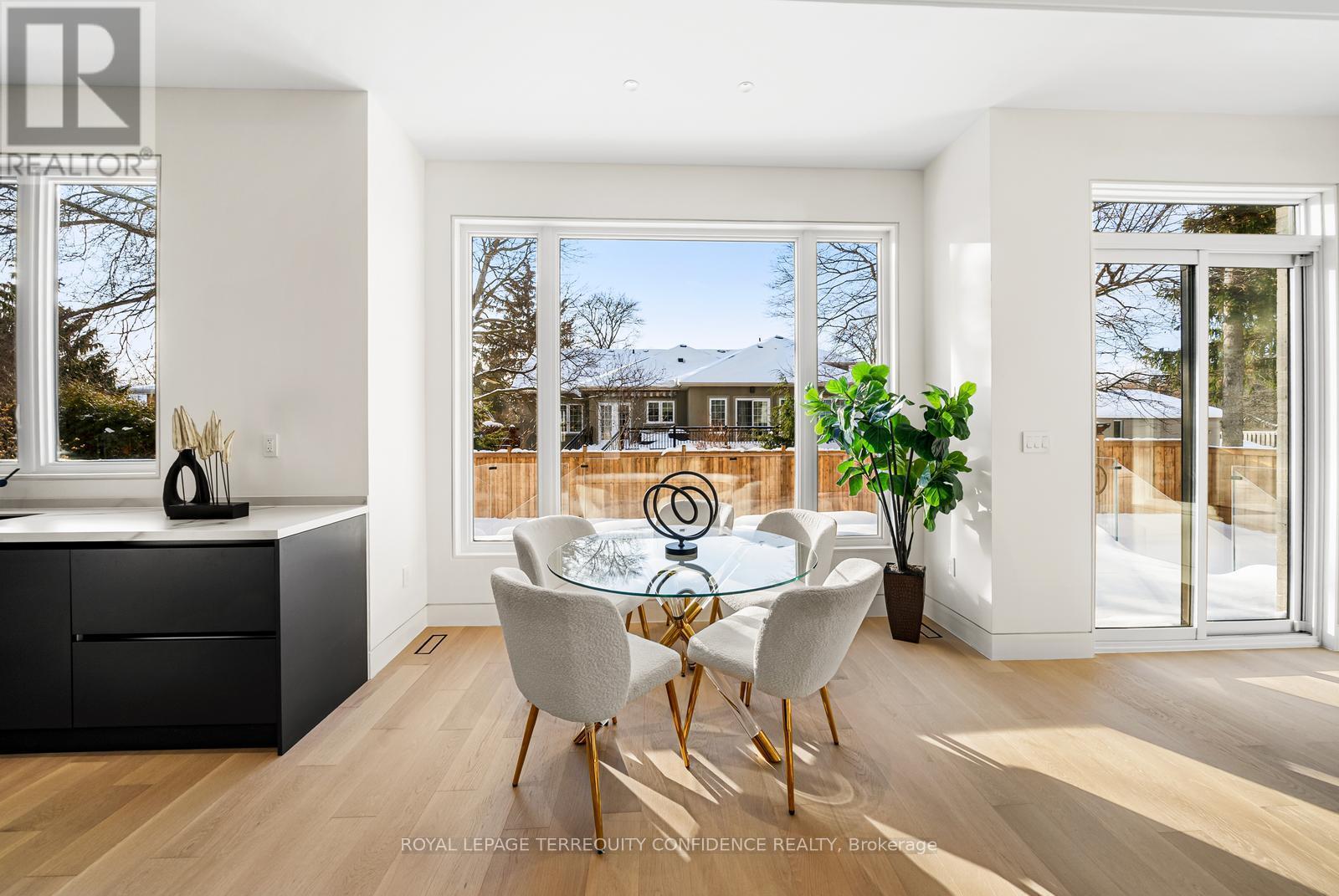 281 Kerrybrook Drive, Richmond Hill, Ontario  L4C 3R2 - Photo 8 - N12729020