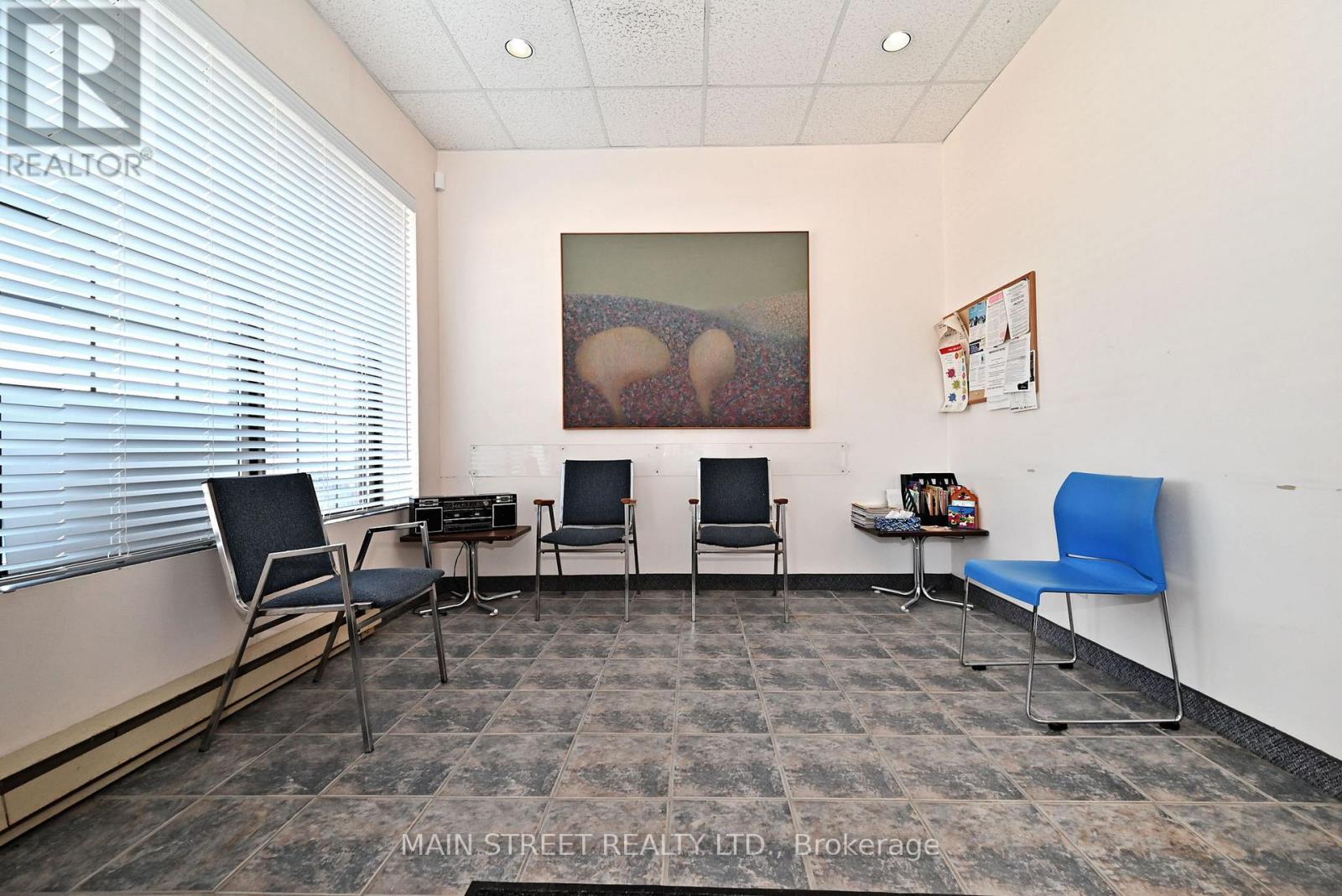 6 - 200 Davis Drive, Newmarket, Ontario  L3Y 2N4 - Photo 3 - N12729076