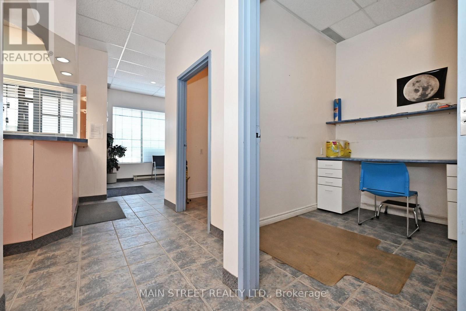 6 - 200 Davis Drive, Newmarket, Ontario  L3Y 2N4 - Photo 8 - N12729076