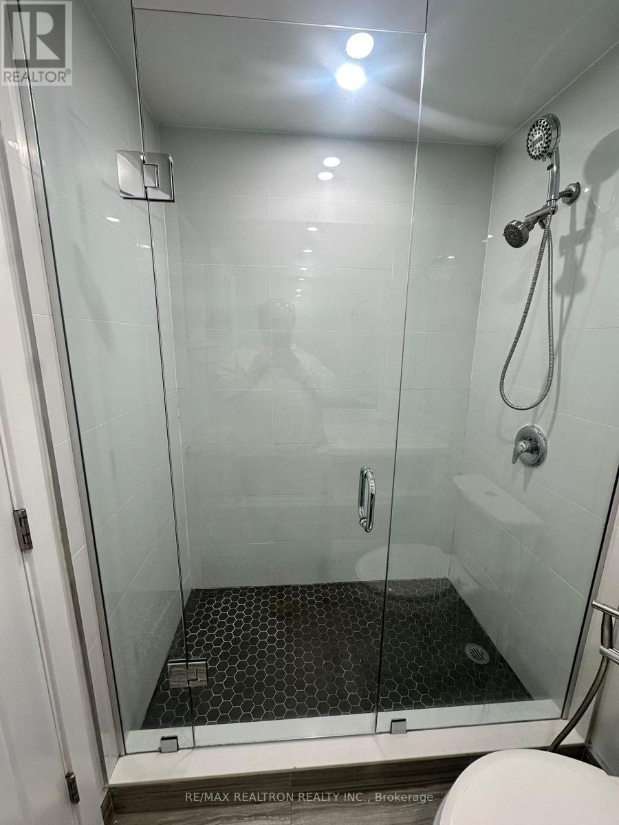 105 - 15 Walmer Road, Toronto, Ontario  M5R 2X1 - Photo 7 - C12566886