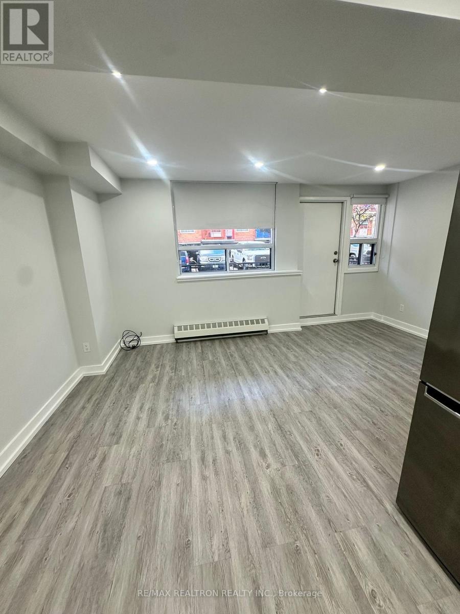 105 - 15 Walmer Road, Toronto, Ontario  M5R 2X1 - Photo 3 - C12566886