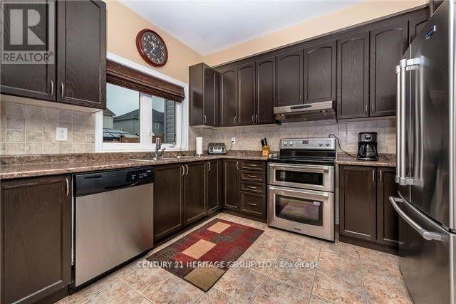 93 Pearcey Crescent, Barrie (West Bayfield), Ontario  L4N 7H6 - Photo 3 - S12729112