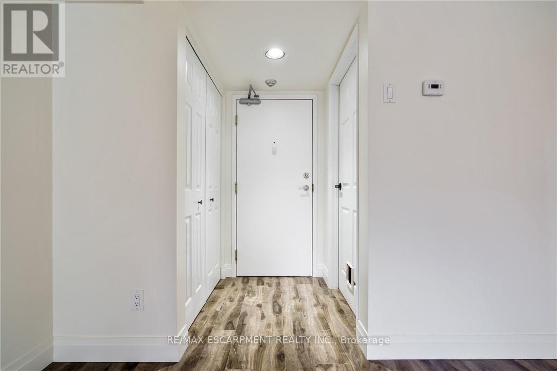 211 - 3499 Upper Middle Road, Burlington, Ontario  L7R 3X5 - Photo 4 - W12728888