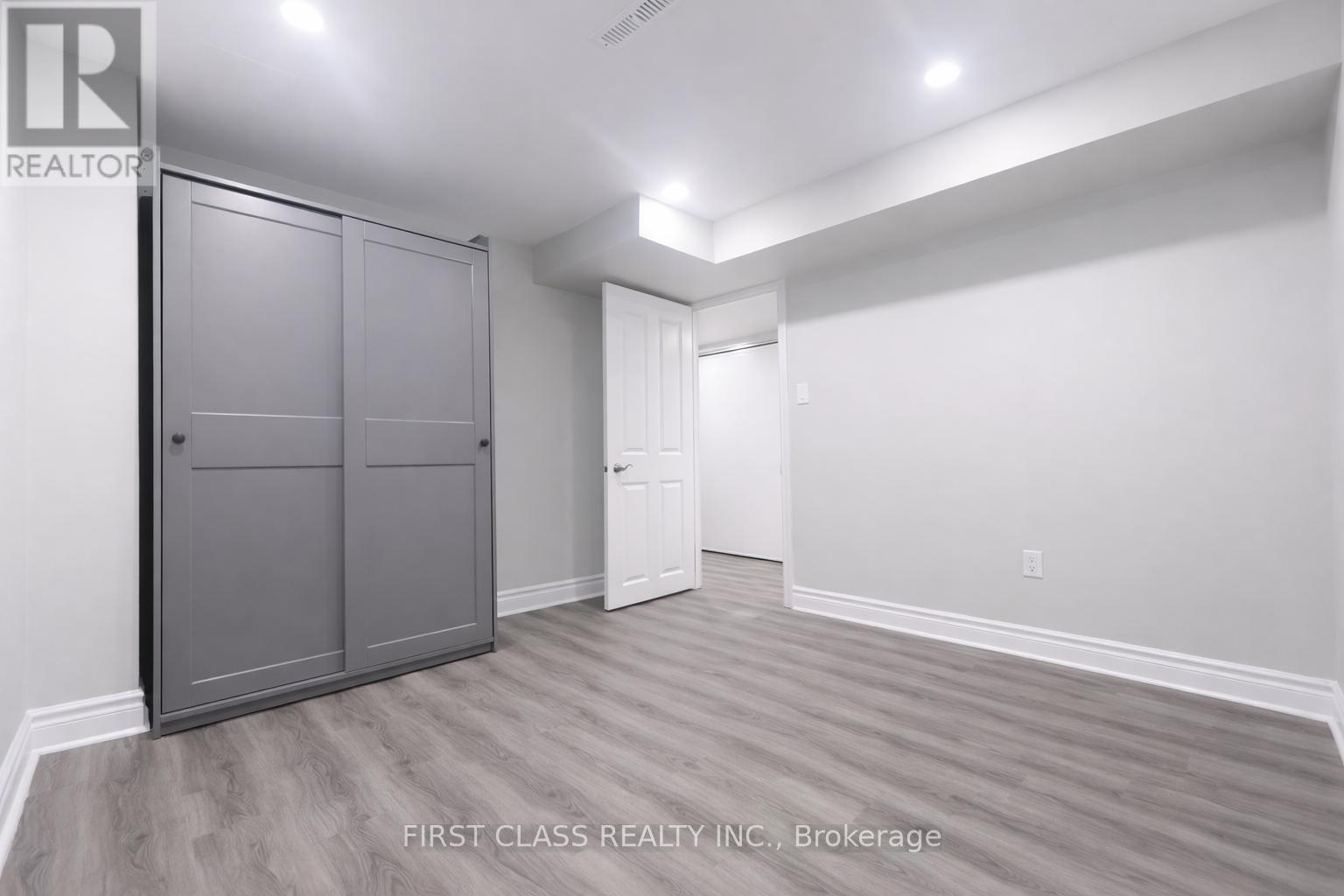 Bsmt - 3280 Pilcom Crescent, Mississauga, Ontario  L5B 3X5 - Photo 8 - W12728948