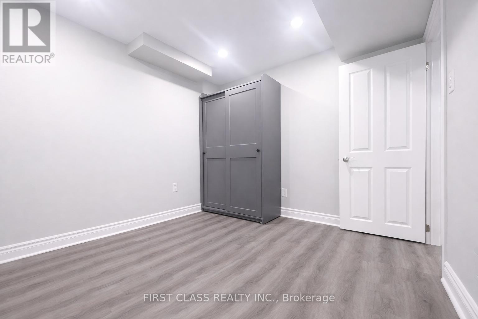 Bsmt - 3280 Pilcom Crescent, Mississauga, Ontario  L5B 3X5 - Photo 9 - W12728948