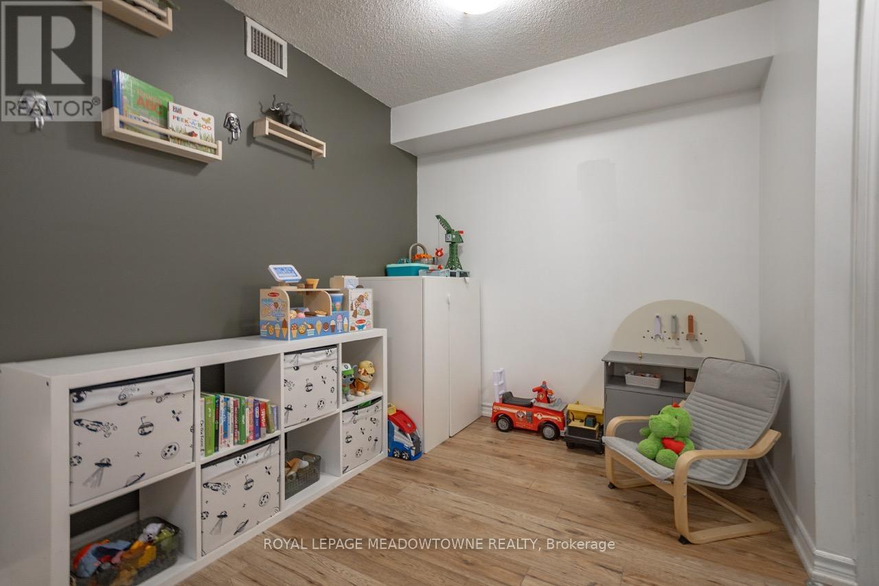 927 - 3888 Duke Of York Boulevard, Mississauga, Ontario L5B 4P5 - Photo 5 - W12729062