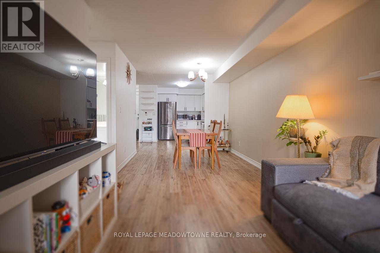 927 - 3888 Duke Of York Boulevard, Mississauga, Ontario L5B 4P5 - Photo 8 - W12729062