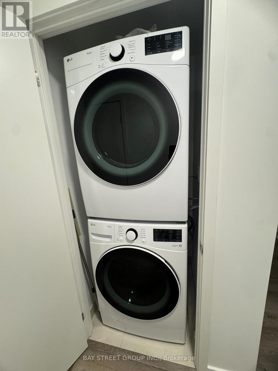 2504 - 395 Square One Drive, Mississauga, Ontario  L5B 0P6 - Photo 15 - W12729074