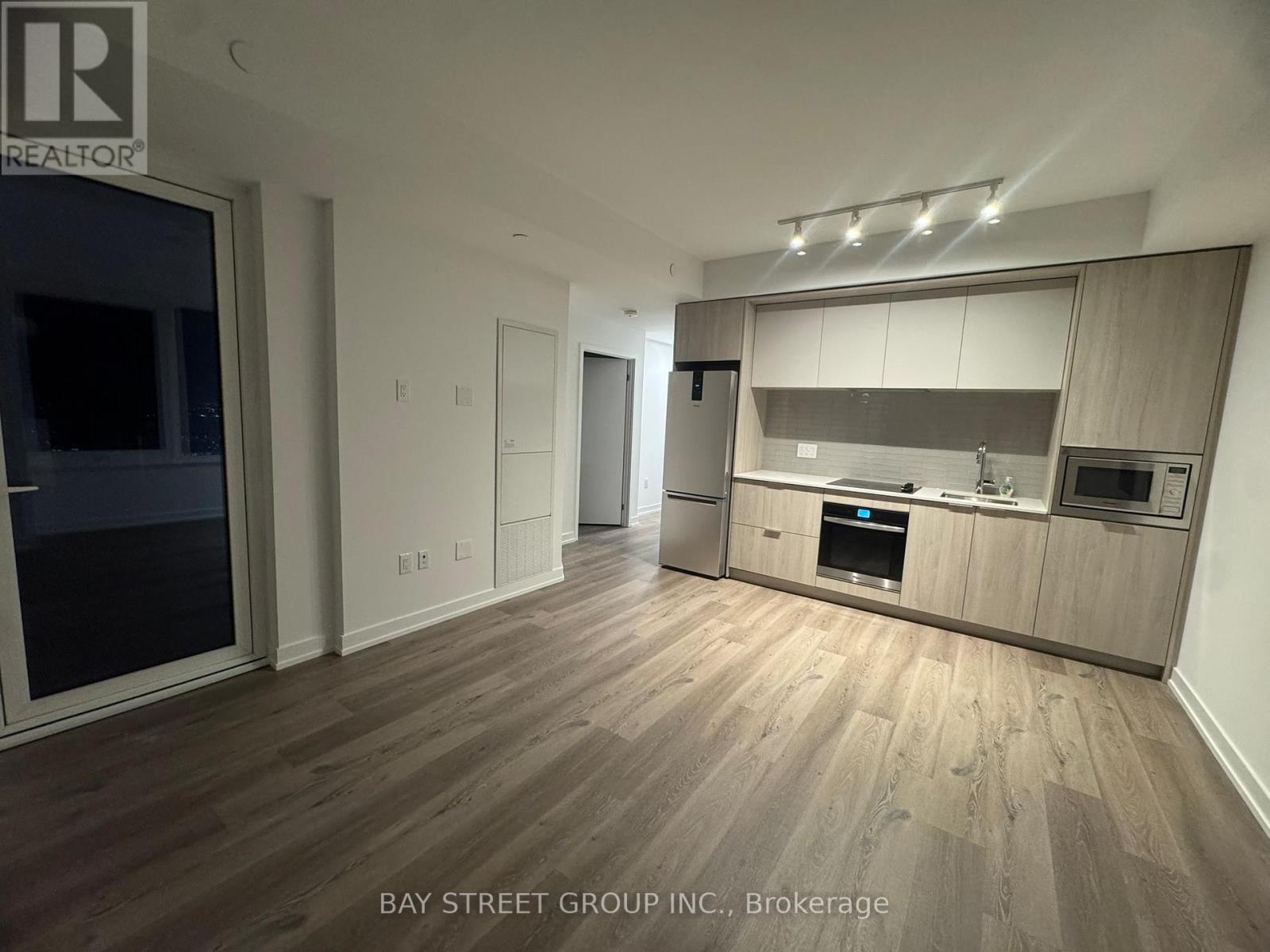 2504 - 395 Square One Drive, Mississauga, Ontario  L5B 0P6 - Photo 5 - W12729074