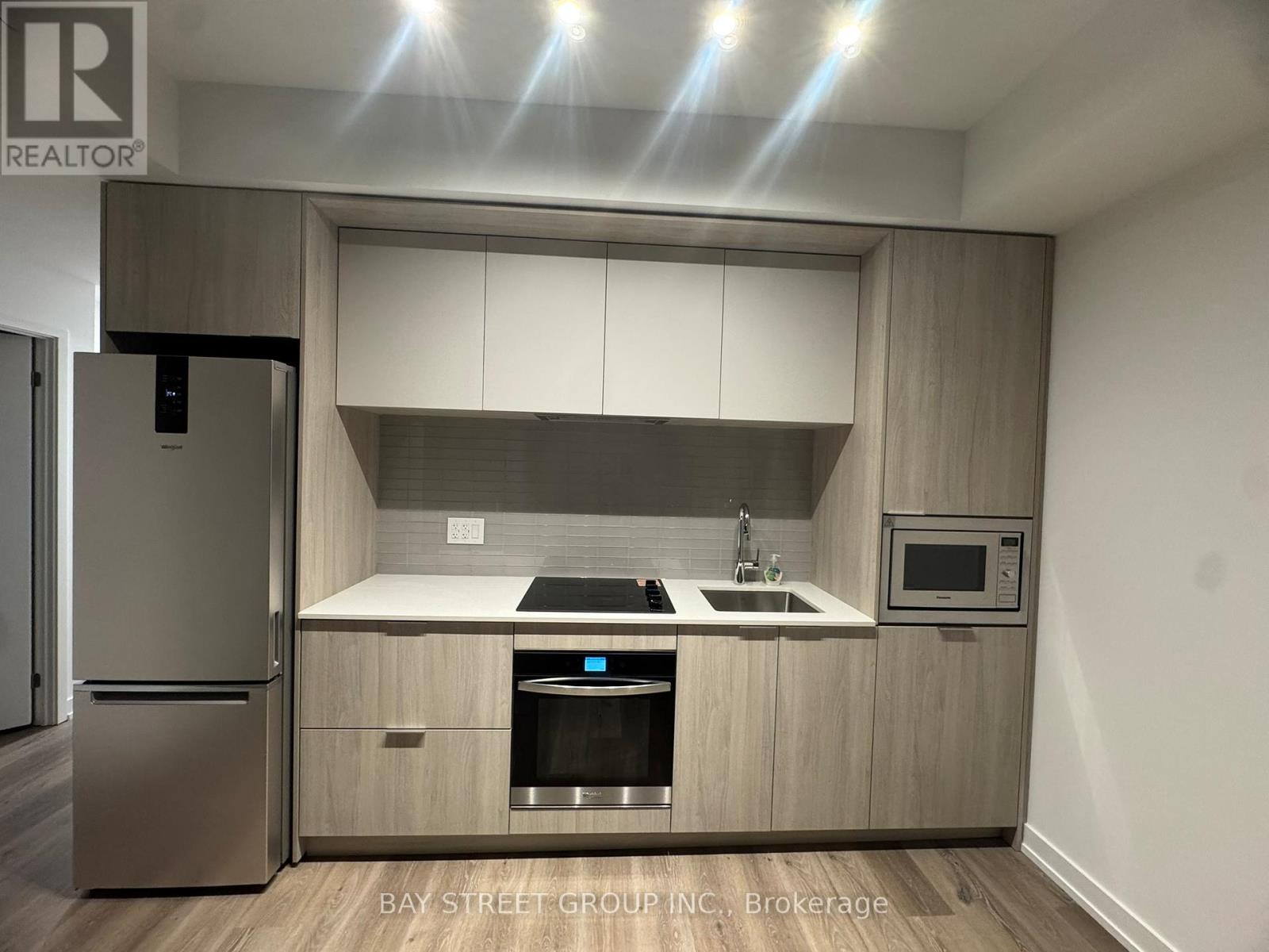 2504 - 395 Square One Drive, Mississauga, Ontario  L5B 0P6 - Photo 6 - W12729074