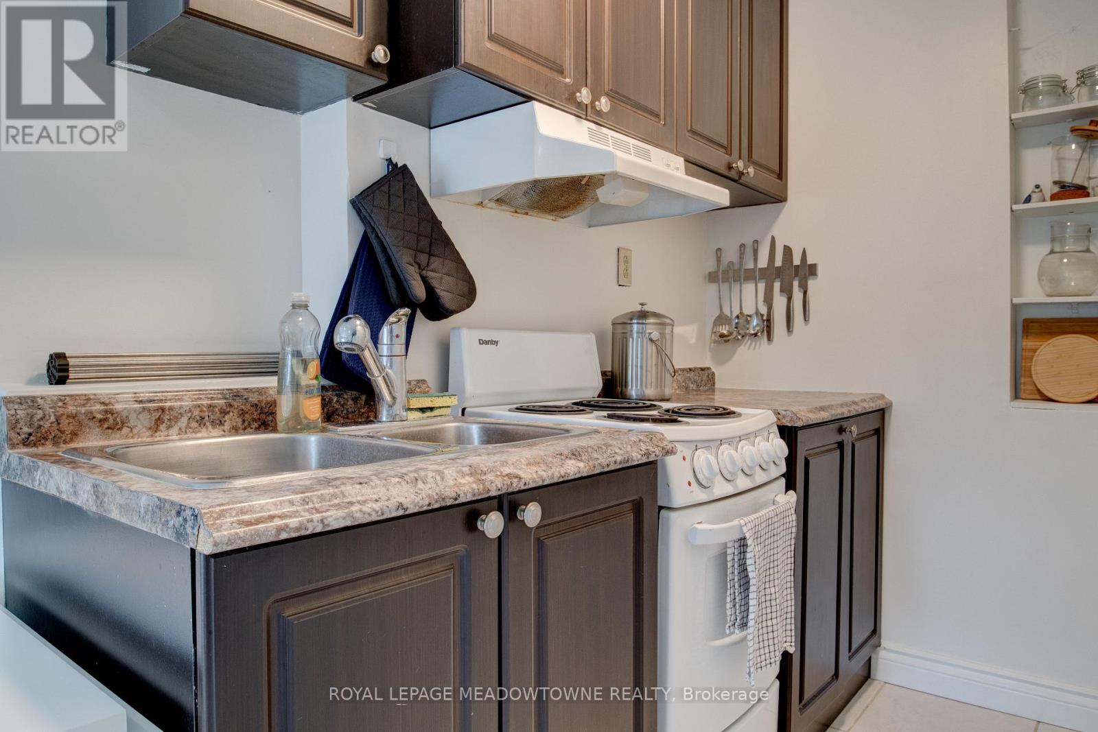 205 Liverpool Street, Guelph, Ontario  N1H 2L6 - Photo 12 - X12728944