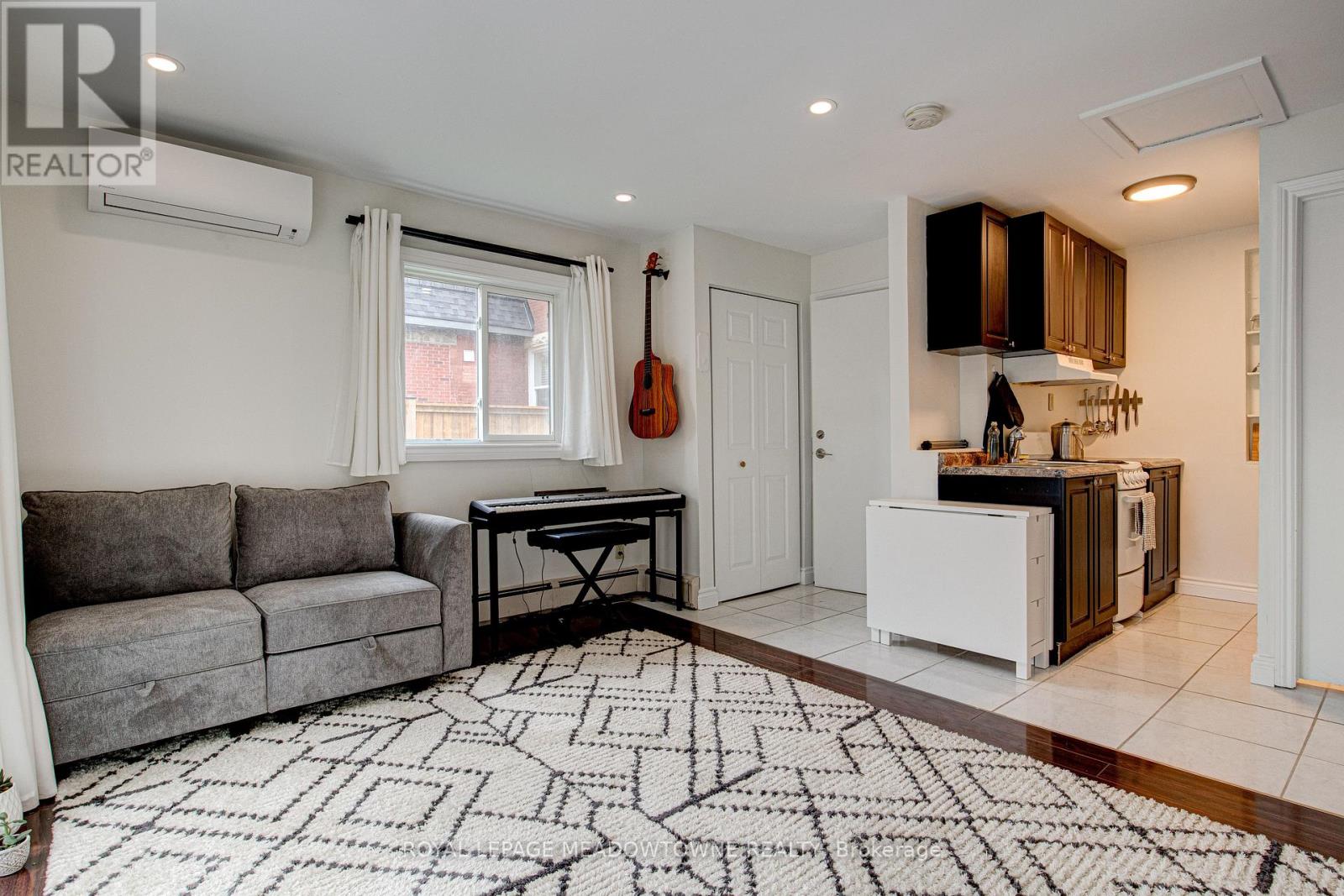 205 Liverpool Street, Guelph, Ontario  N1H 2L6 - Photo 3 - X12728944