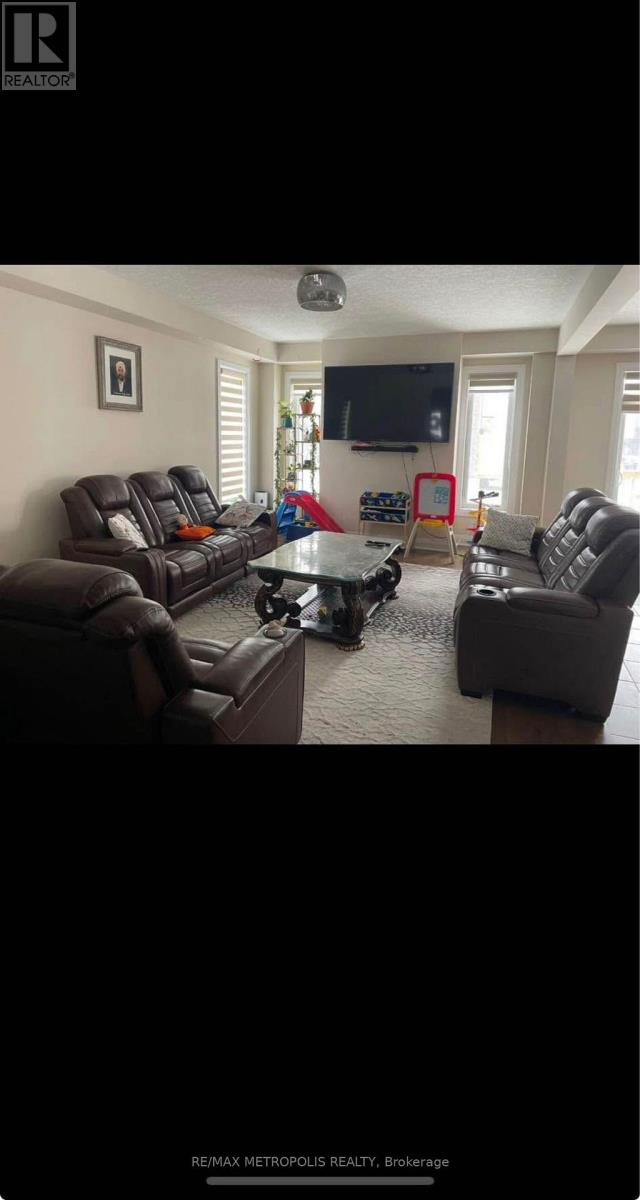 265 Woodbine Avenue, Kitchener, Ontario  N2R 0P7 - Photo 4 - X12729078