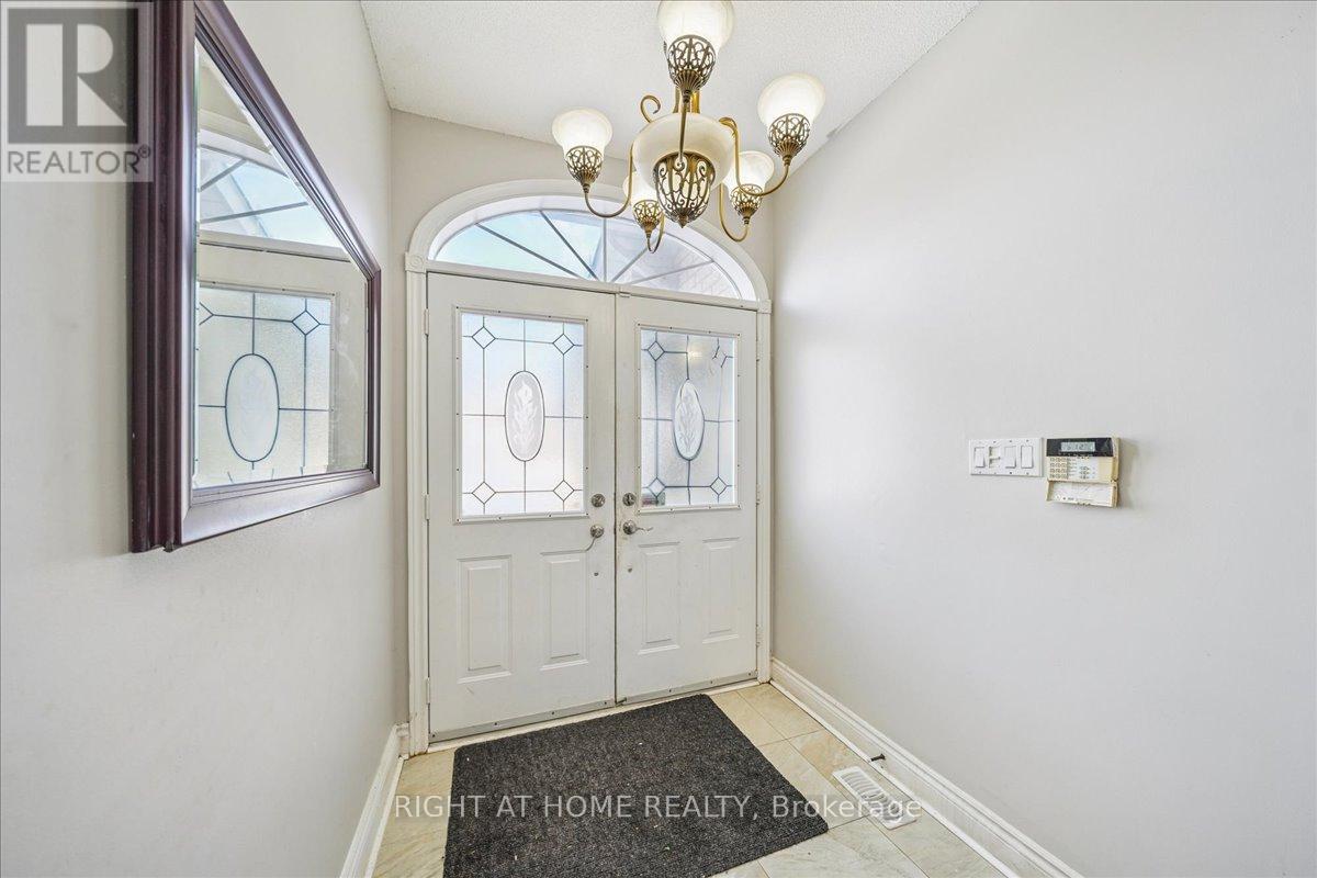 118 Bowles Drive, Ajax, Ontario  L1T 4C2 - Photo 3 - E12725416