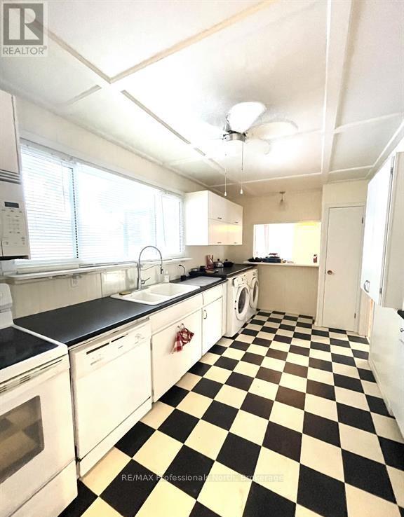 258 Hunters Bay Drive, Huntsville, Ontario  P1H 1N2 - Photo 4 - X12729154