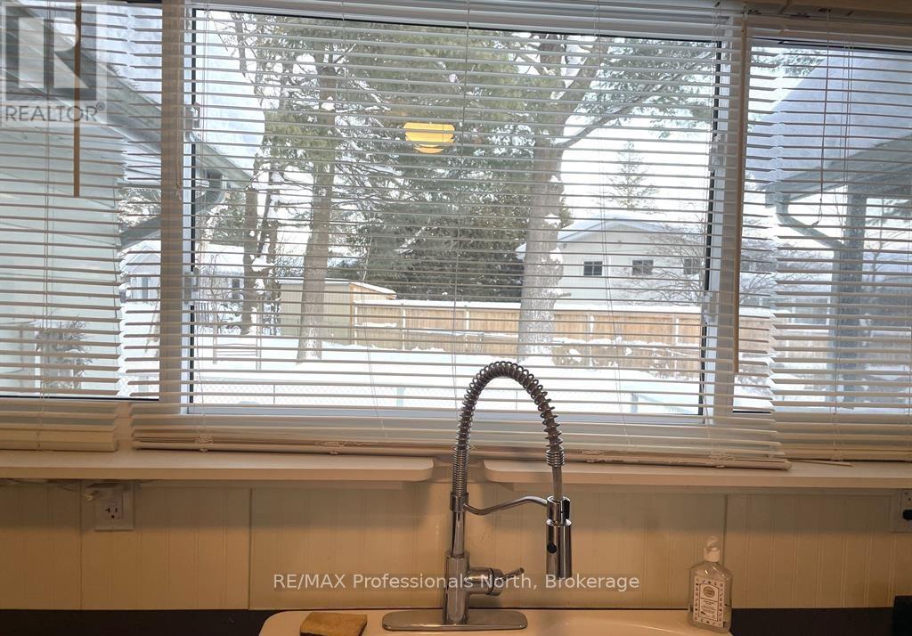 258 Hunters Bay Drive, Huntsville, Ontario  P1H 1N2 - Photo 6 - X12729154