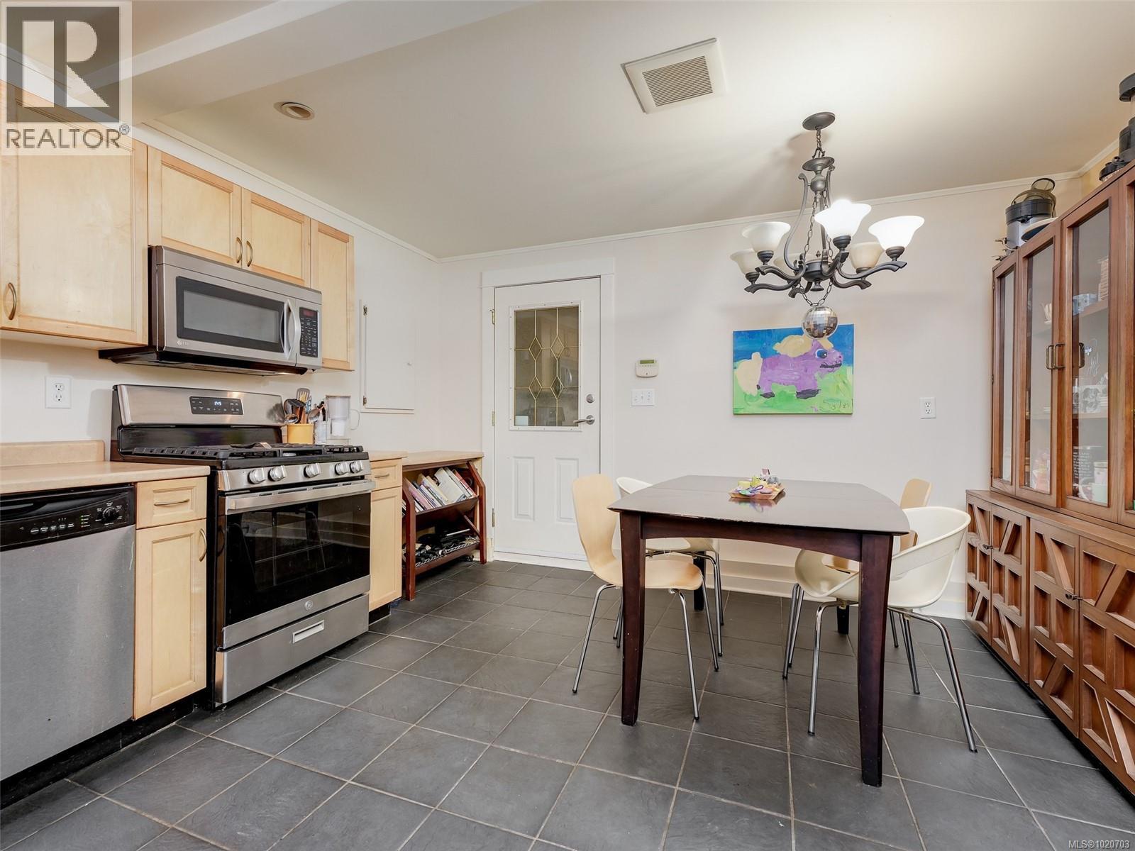 1152 Chapman St, Victoria, British Columbia  V8V 2T6 - Photo 41 - 1020703