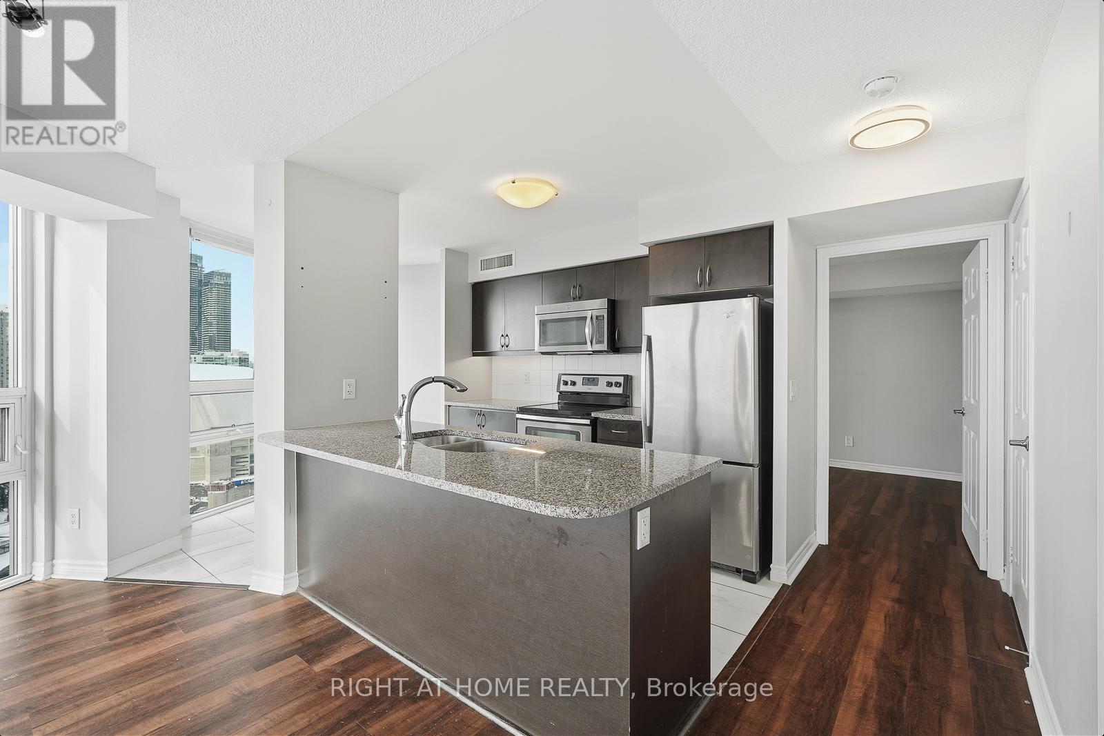 3811 - 19 Grand Trunk Crescent, Toronto, Ontario  M5J 3A3 - Photo 11 - C12729176