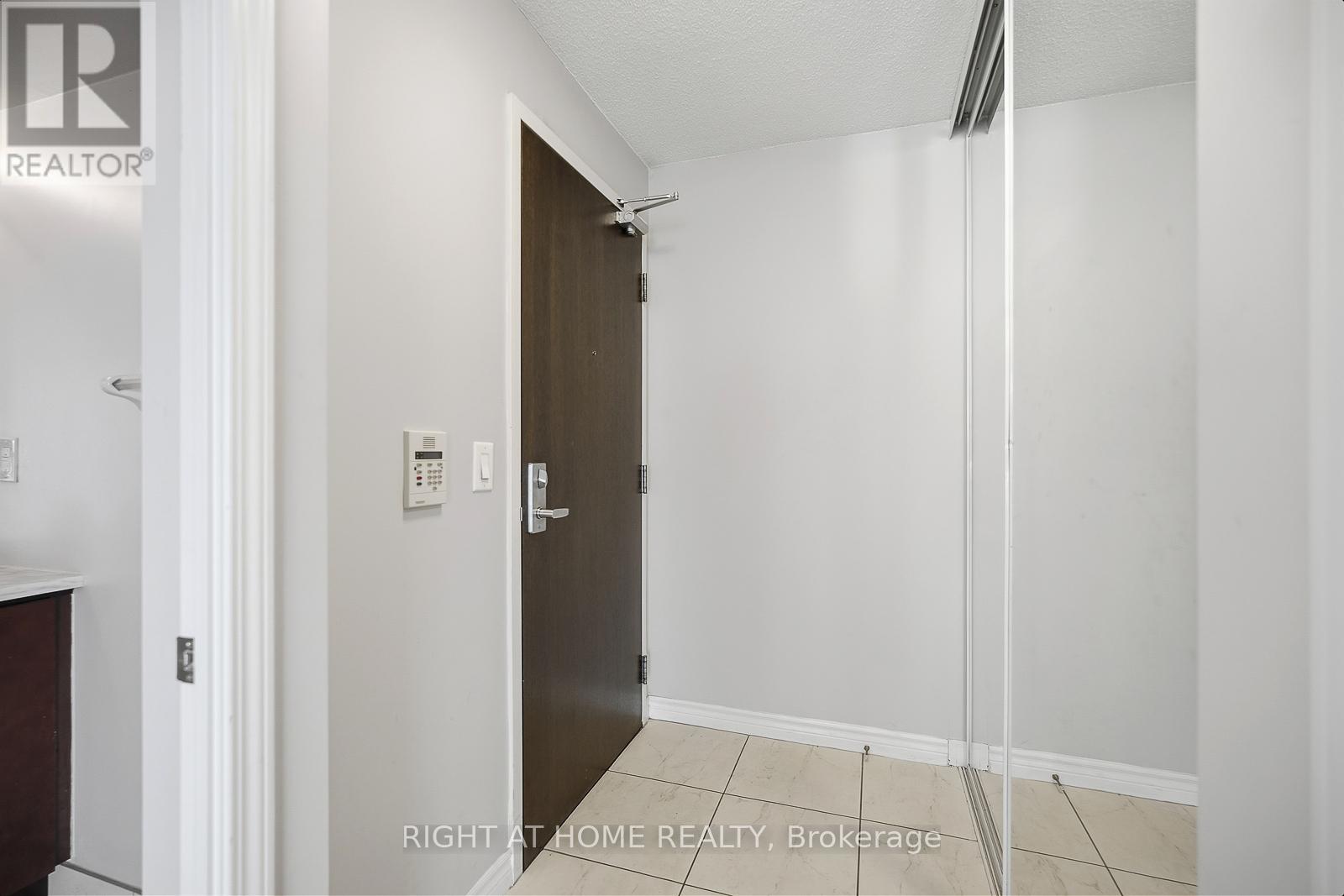 3811 - 19 Grand Trunk Crescent, Toronto, Ontario  M5J 3A3 - Photo 5 - C12729176