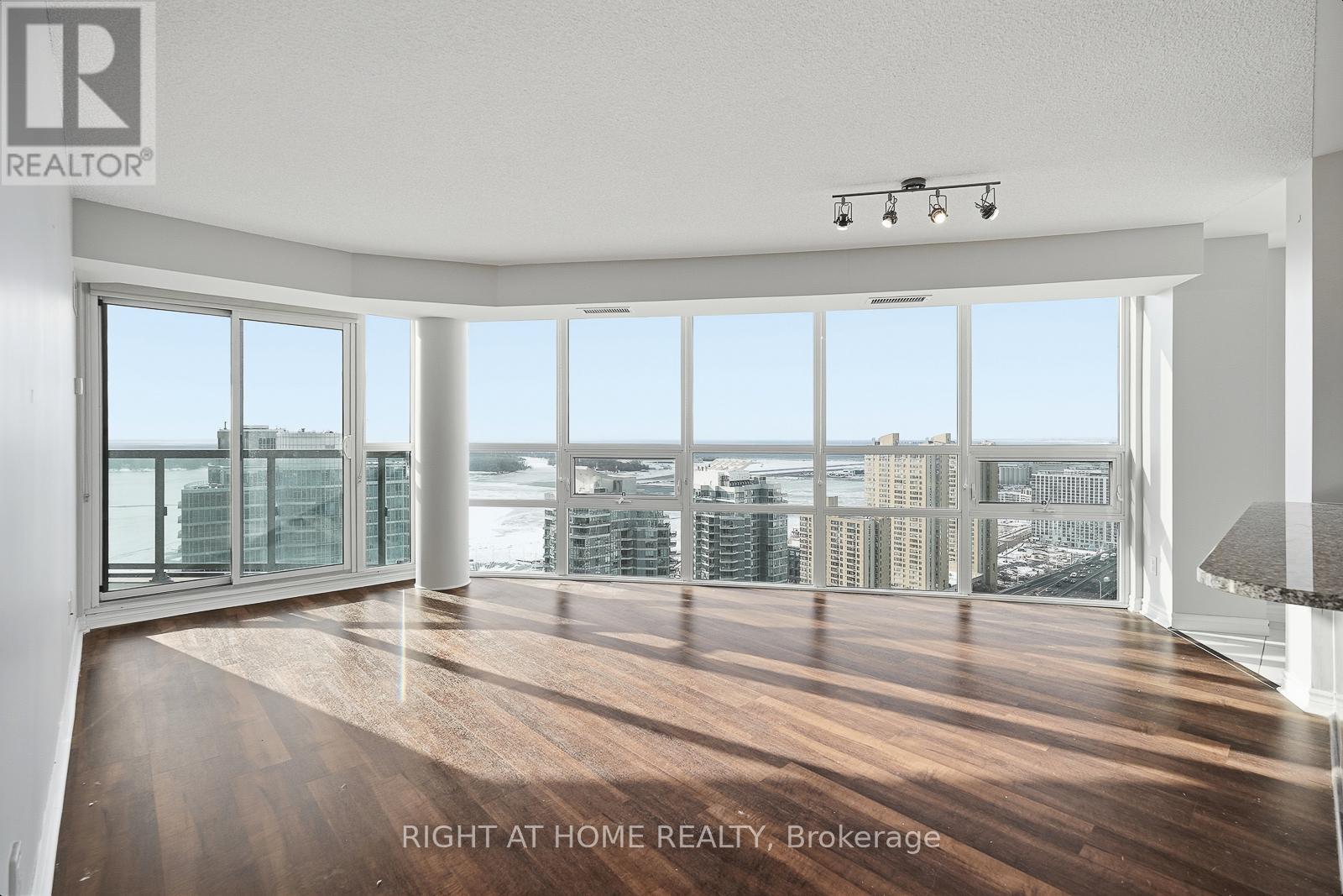 3811 - 19 Grand Trunk Crescent, Toronto, Ontario  M5J 3A3 - Photo 6 - C12729176