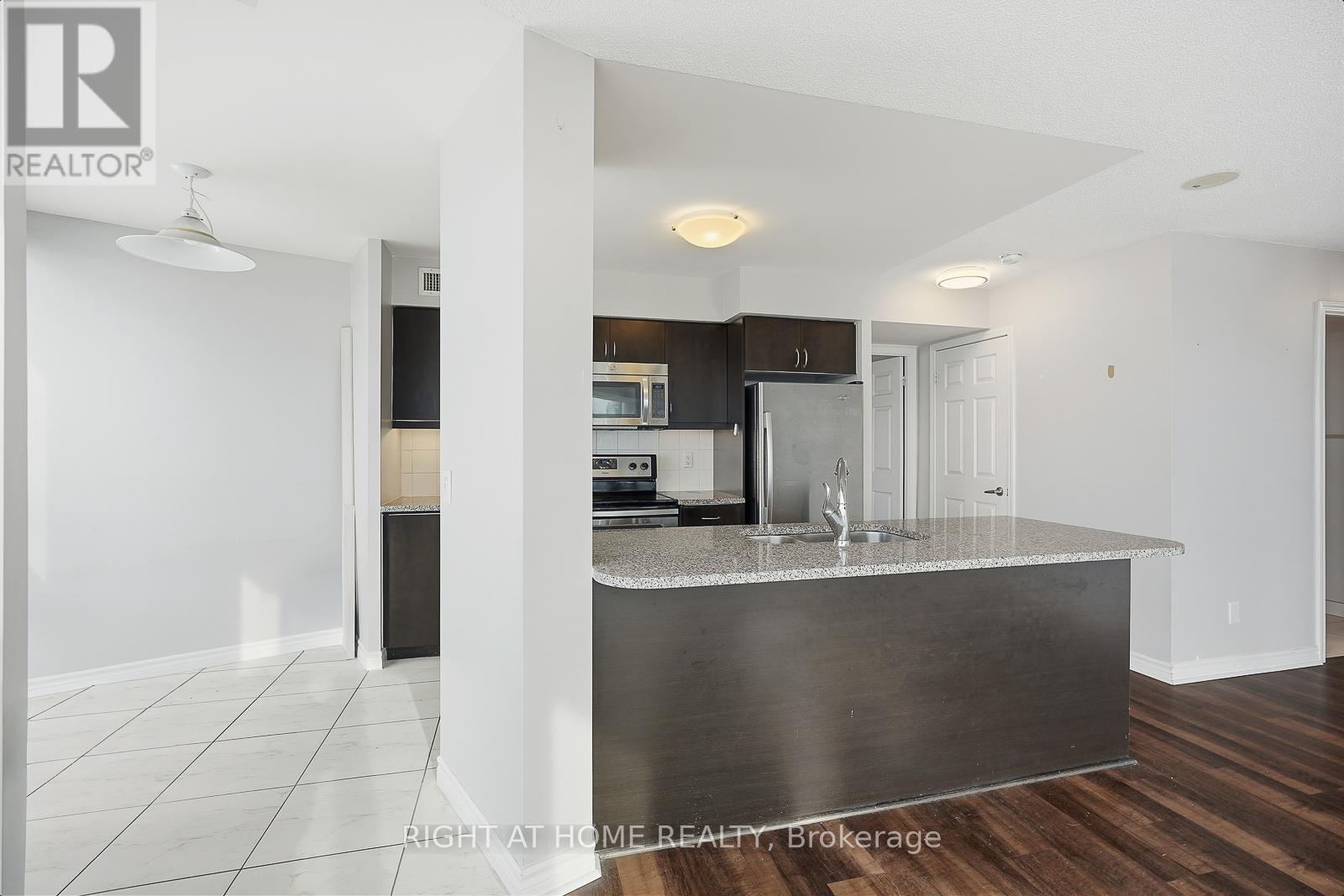 3811 - 19 Grand Trunk Crescent, Toronto, Ontario  M5J 3A3 - Photo 8 - C12729176