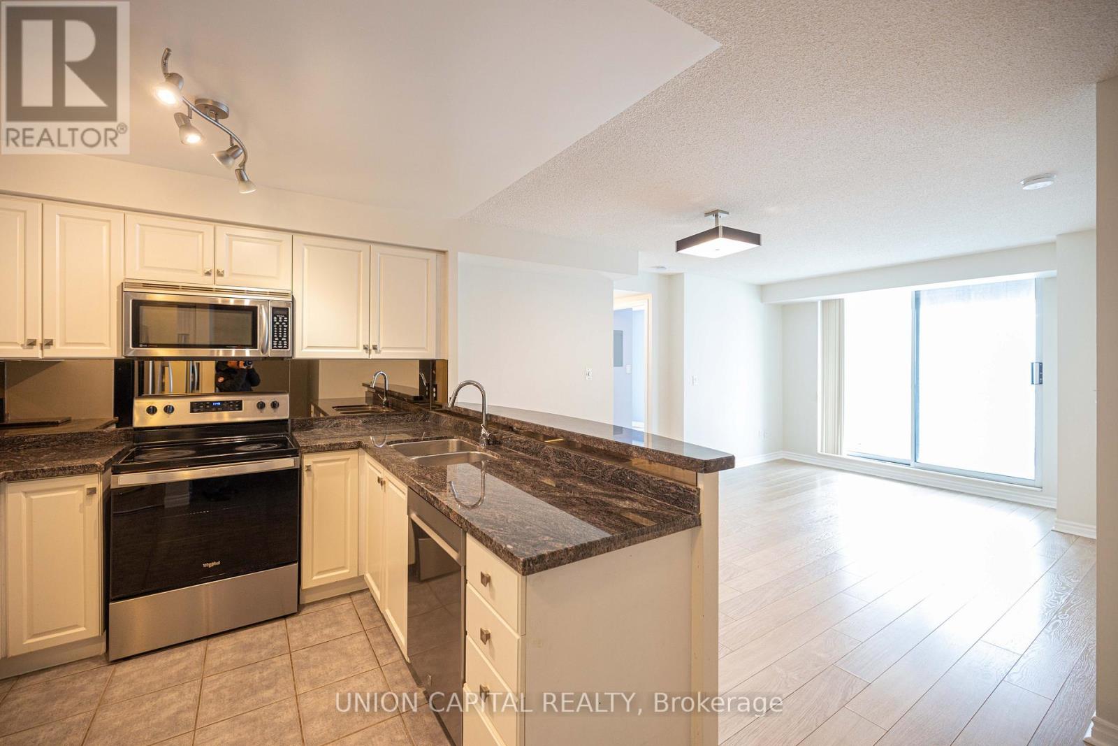 1806 - 7 Lorraine Drive, Toronto, Ontario M2N 7H2 - Photo 5 - C12729188