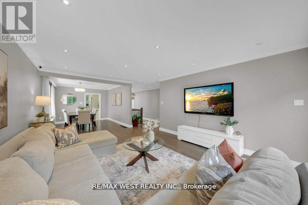 151 Brahms Avenue, Toronto, Ontario  M2H 1H9 - Photo 12 - C12729218