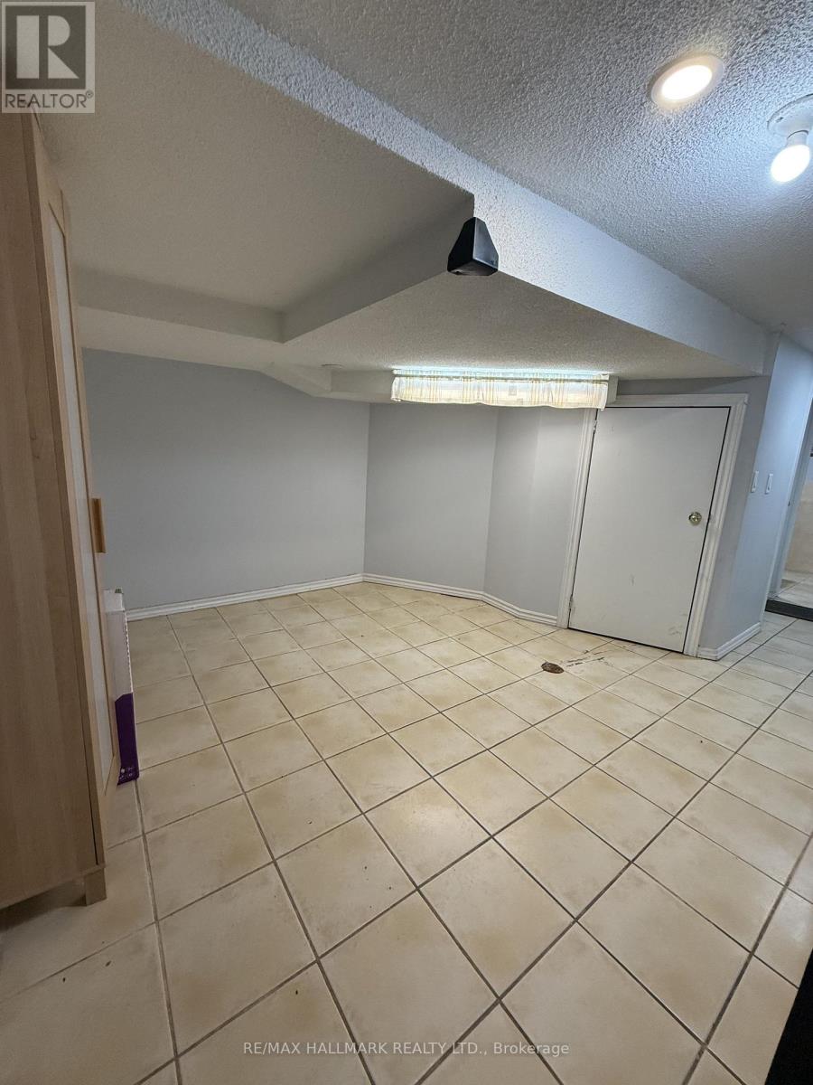 Lower - 30 Curzon Street, Toronto, Ontario  M4M 3B4 - Photo 5 - E12729196