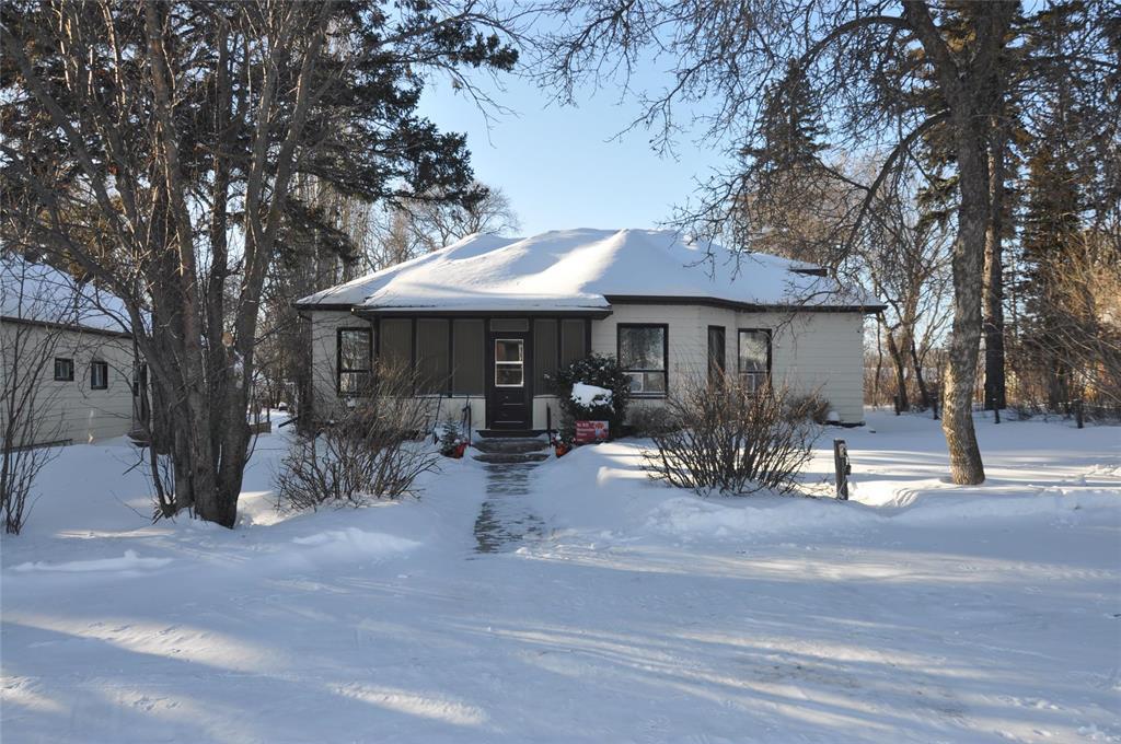 322 South Chestnut Street, Shoal Lake, Manitoba