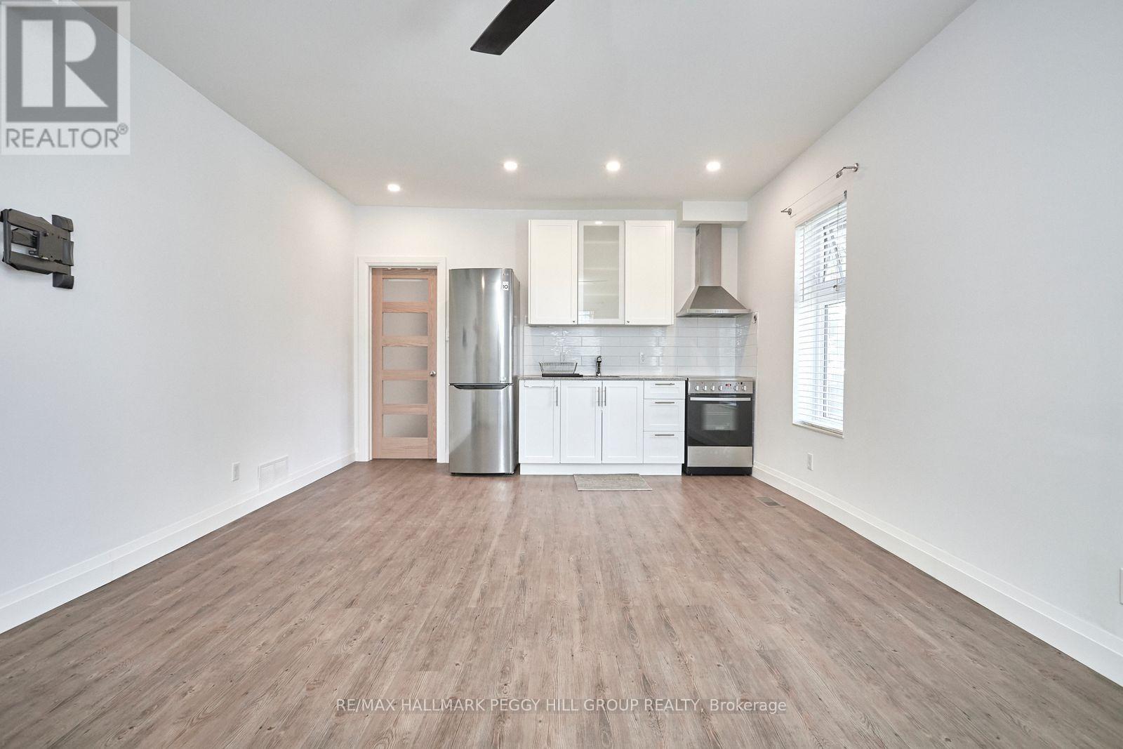 D - 77 Victoria Street, Barrie, Ontario  L4N 2H8 - Photo 2 - S12729158