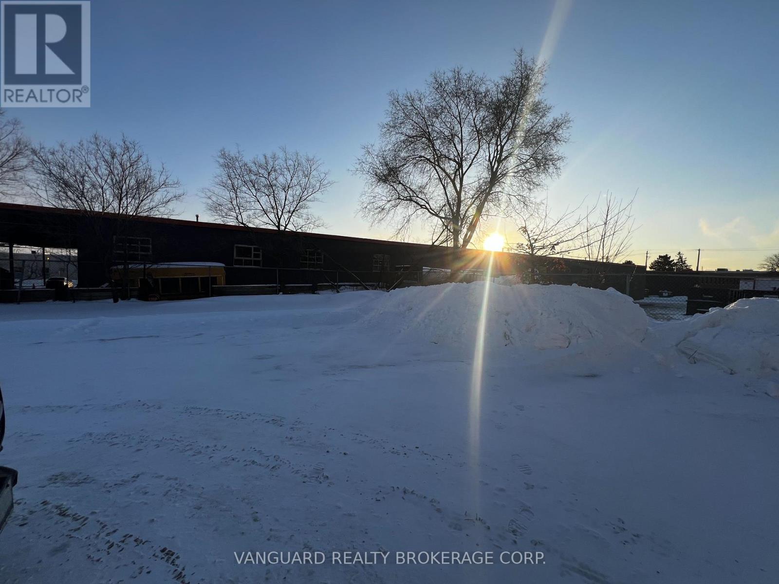 1007 Flint Road, Toronto, Ontario  M3J 2J6 - Photo 3 - W12729206