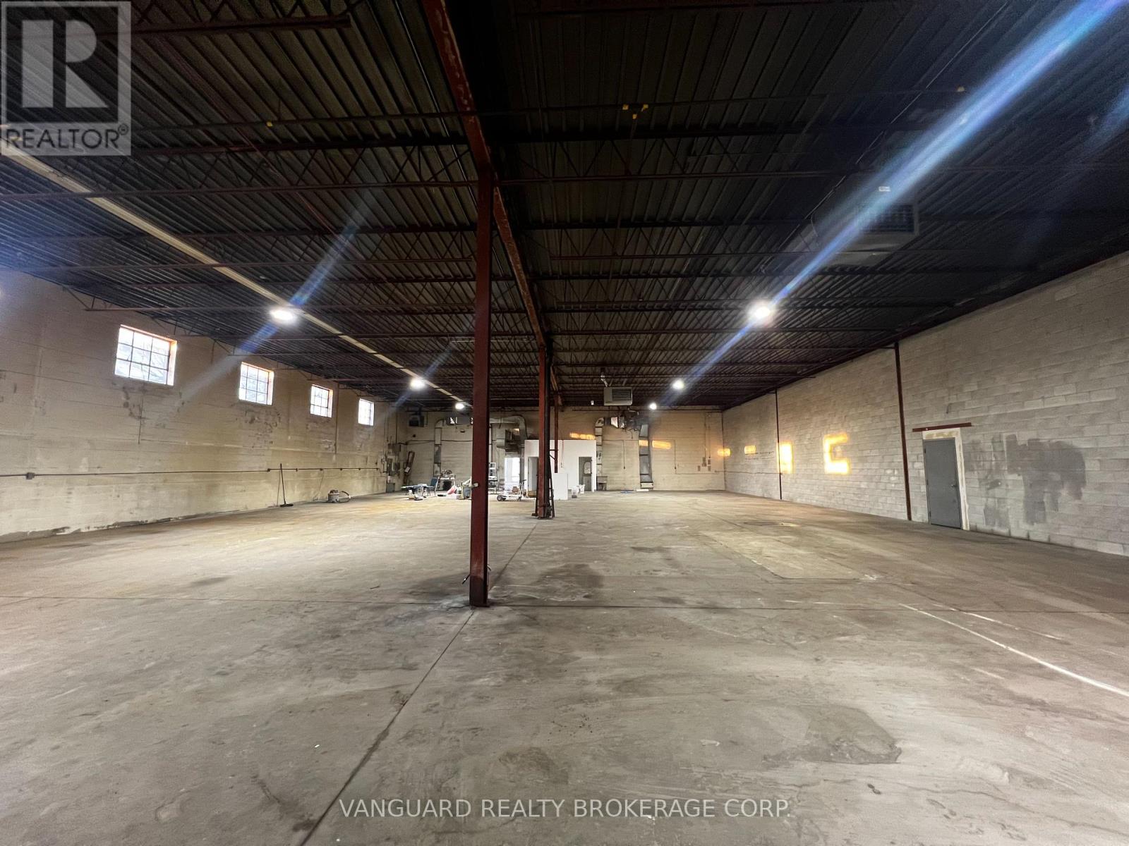 1007 Flint Road, Toronto, Ontario  M3J 2J6 - Photo 8 - W12729206