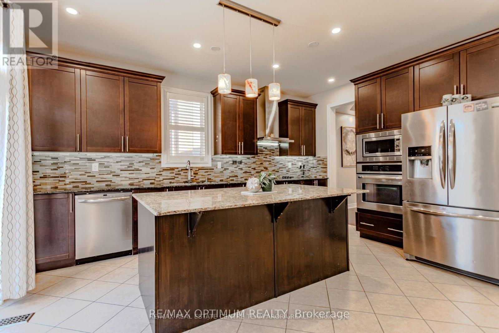 150 Lloyd Sanderson Drive, Brampton, Ontario  L6Y 0Z9 - Photo 10 - W12729232