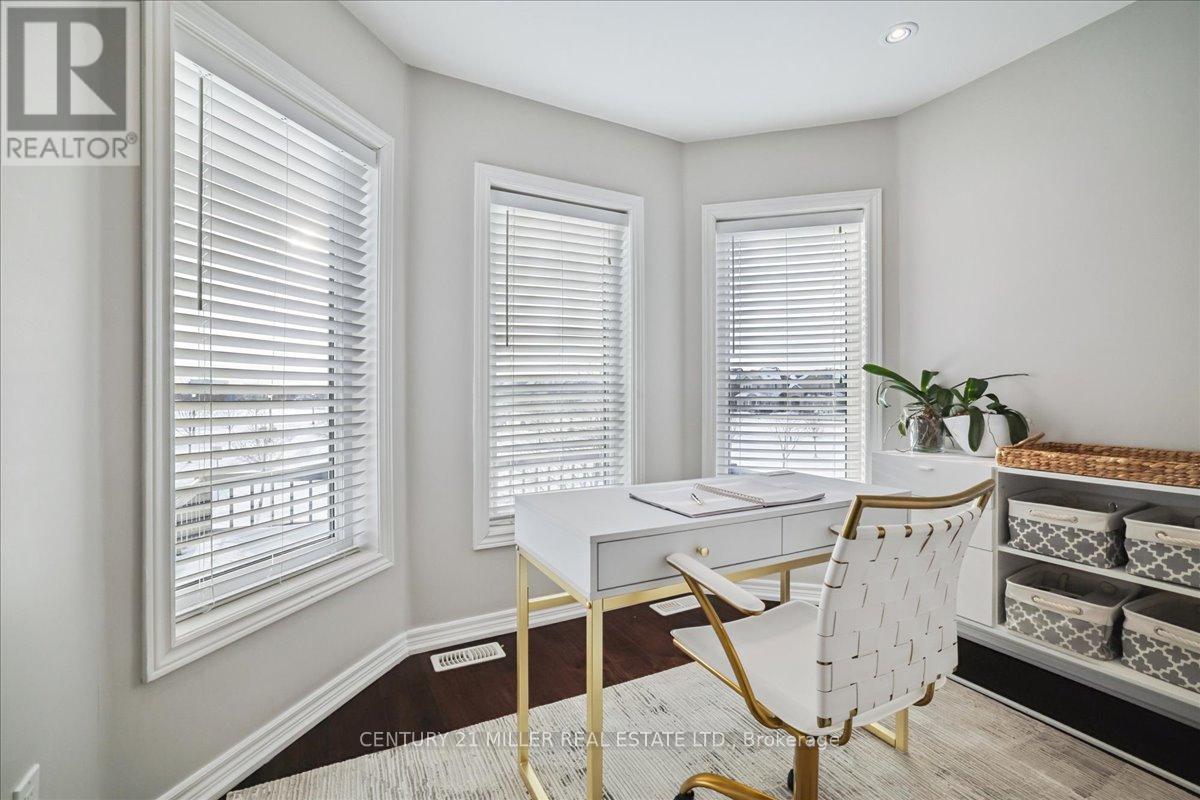 3071 Isaac Avenue, Oakville, Ontario  L6M 0S7 - Photo 18 - W12729296