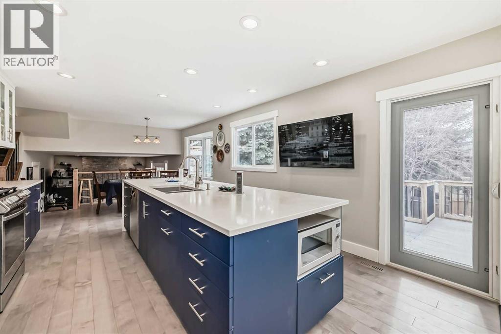 119 Pump Hill Bay Sw, Calgary, Alberta  T2V 4L6 - Photo 5 - A2277872