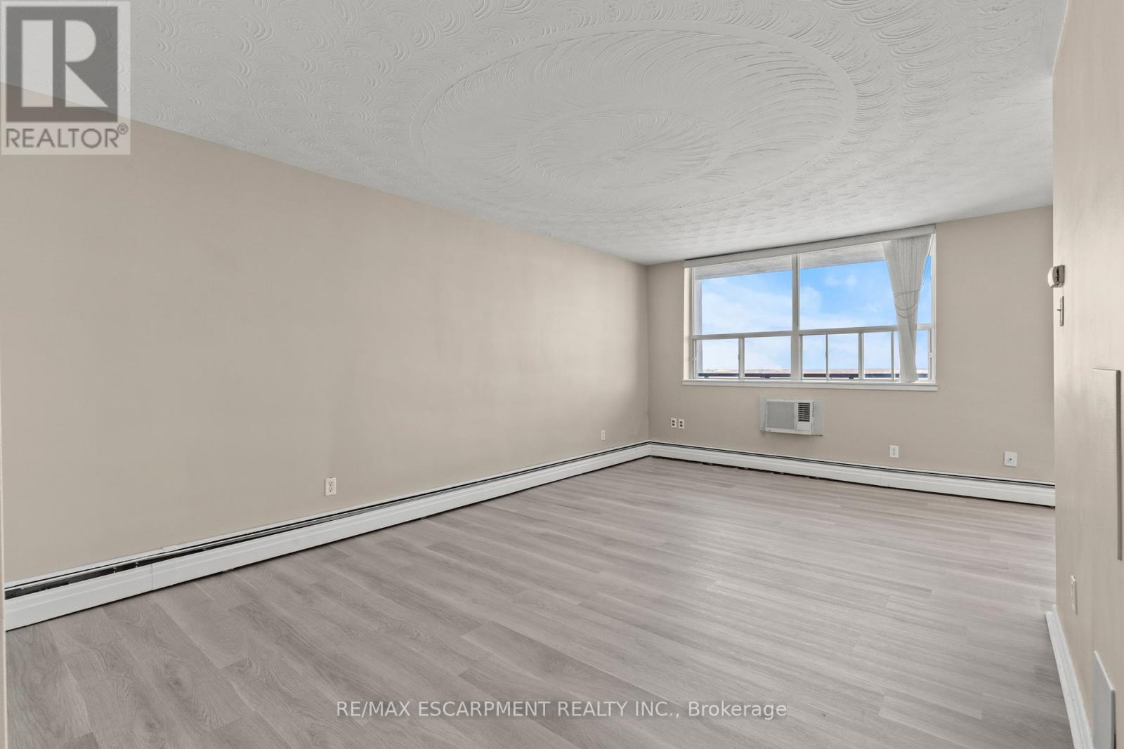 1004 - 359 Geneva Street, St. Catharines, Ontario  L2N 2G5 - Photo 10 - X12729214