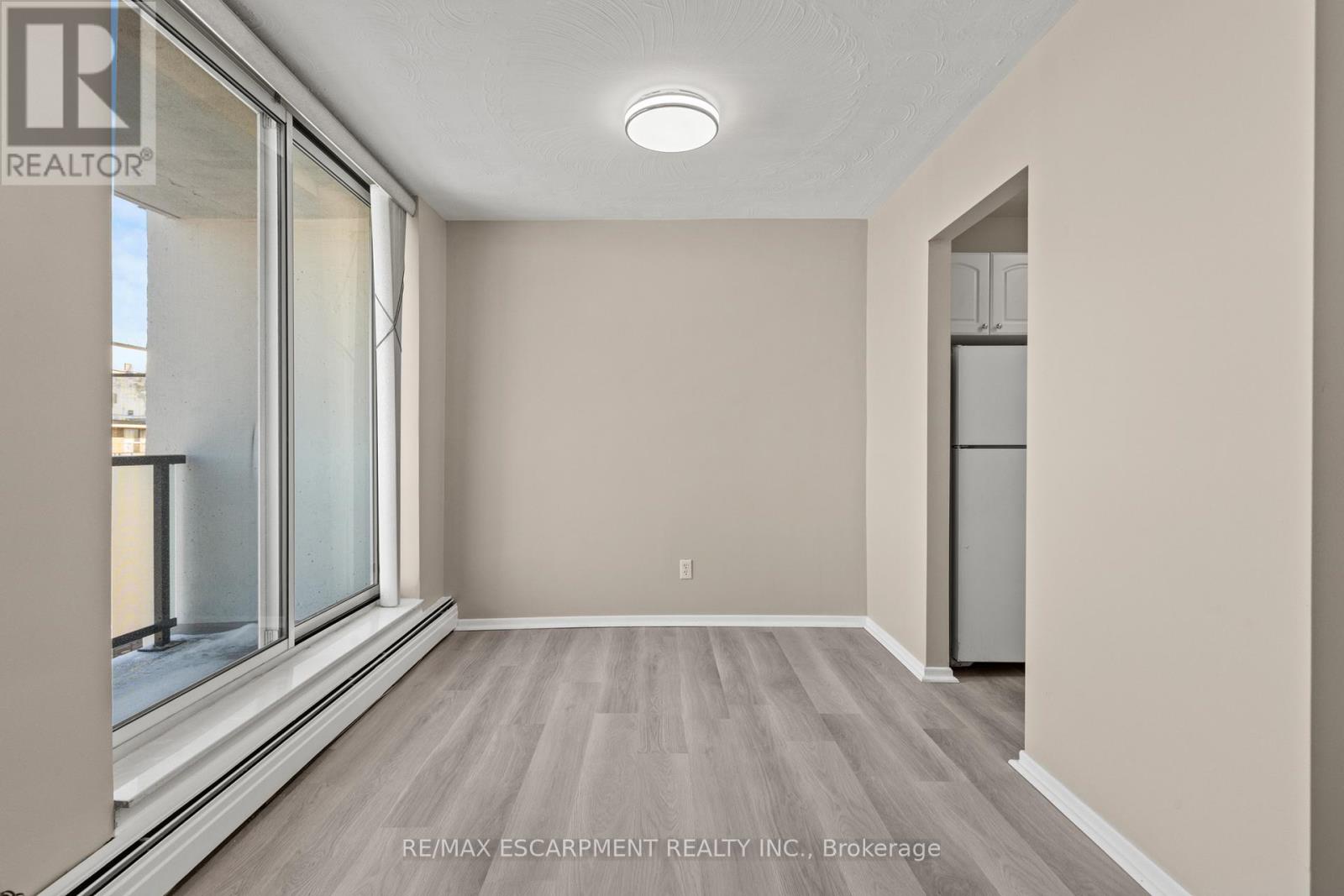 1004 - 359 Geneva Street, St. Catharines, Ontario  L2N 2G5 - Photo 11 - X12729214