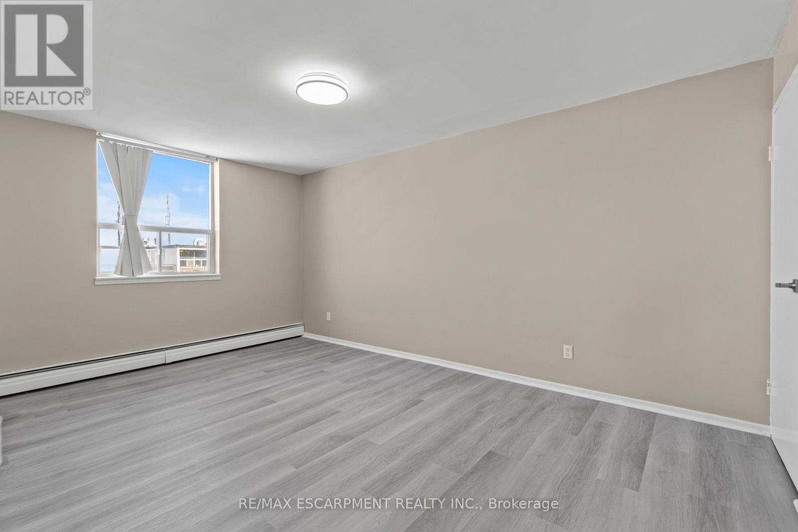 1004 - 359 Geneva Street, St. Catharines, Ontario  L2N 2G5 - Photo 17 - X12729214