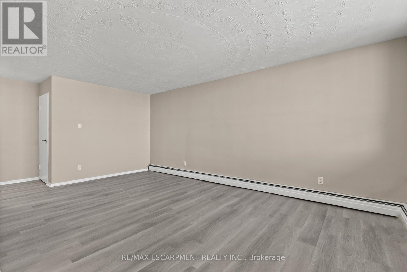 1004 - 359 Geneva Street, St. Catharines, Ontario  L2N 2G5 - Photo 7 - X12729214