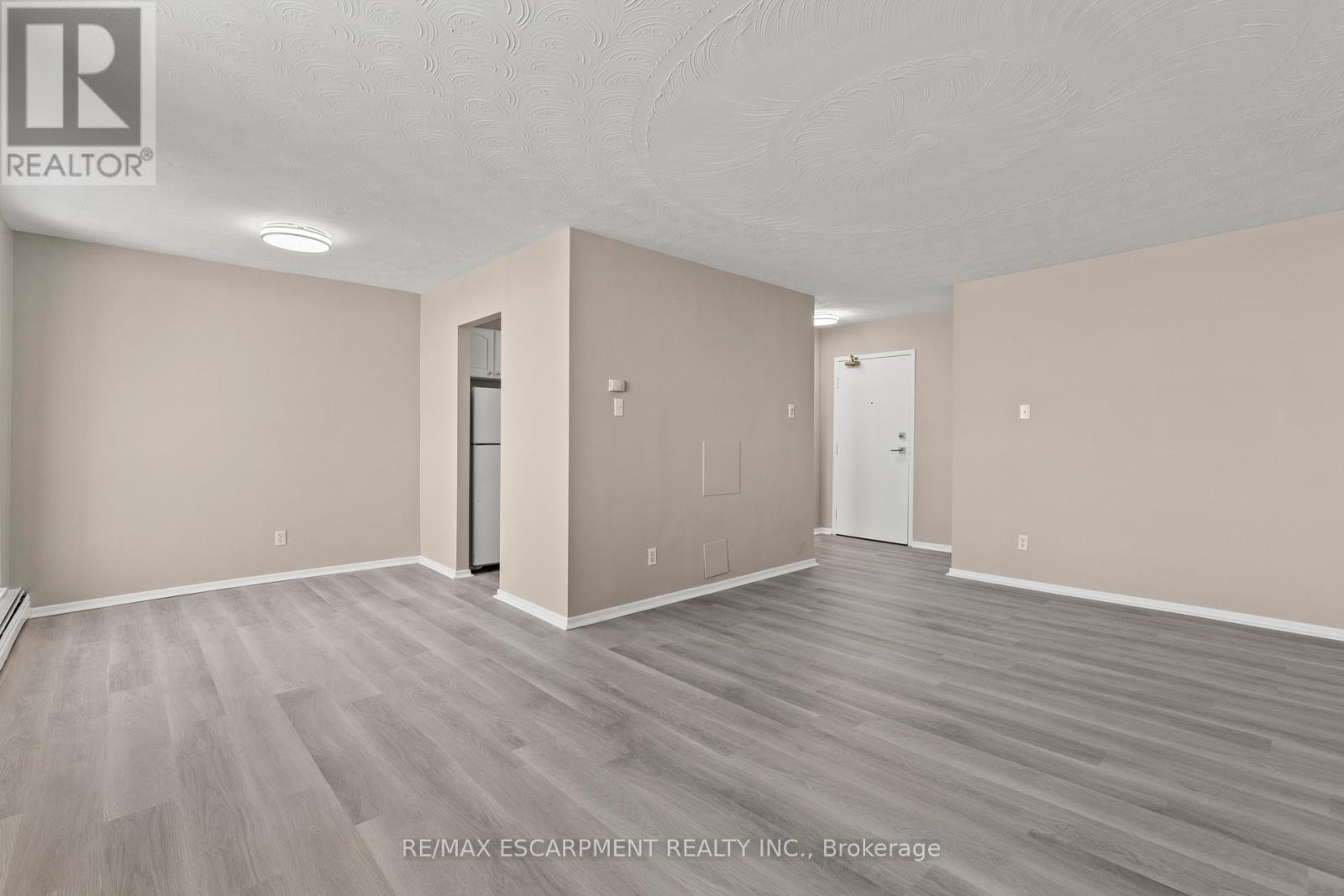 1004 - 359 Geneva Street, St. Catharines, Ontario  L2N 2G5 - Photo 8 - X12729214