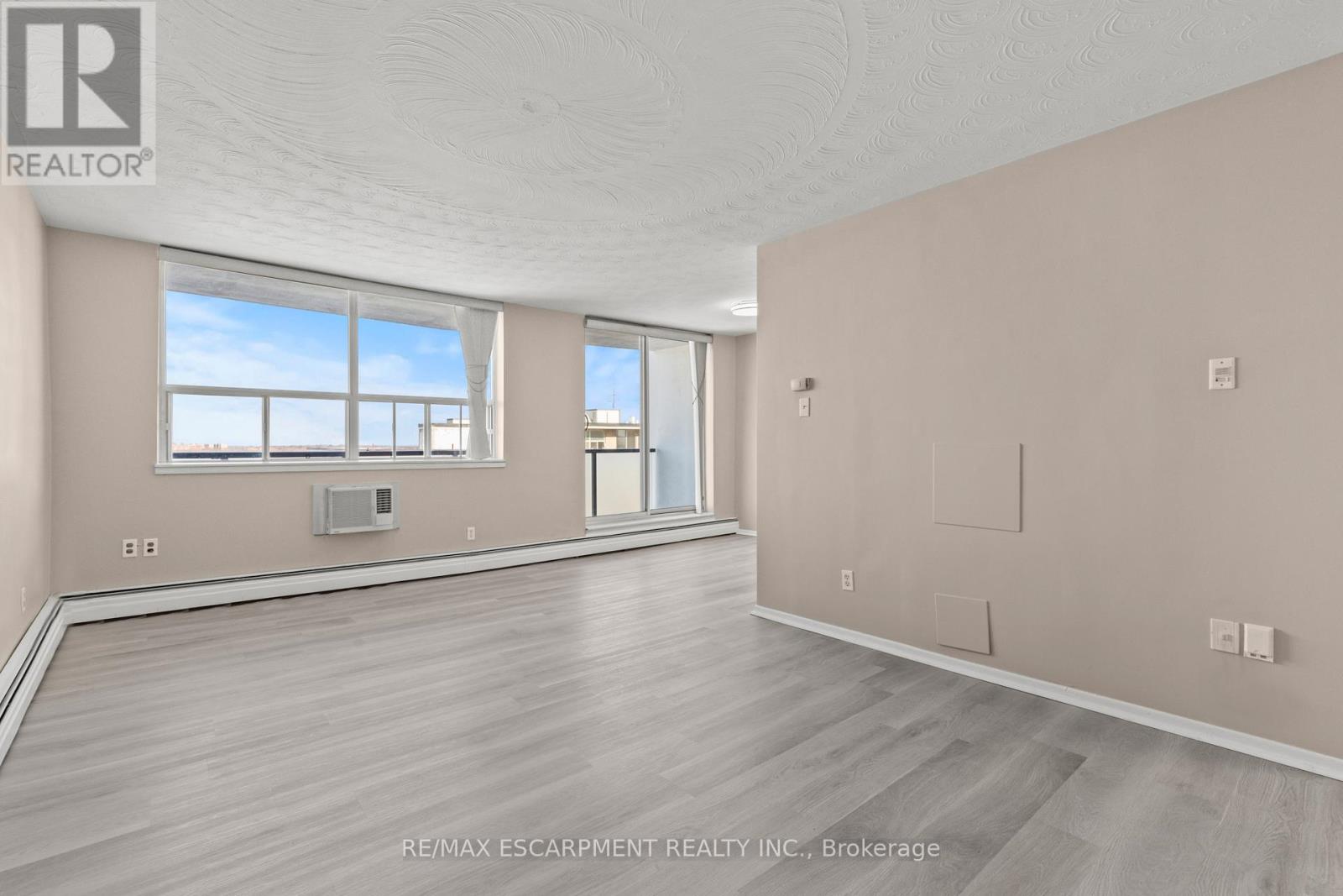 1004 - 359 Geneva Street, St. Catharines, Ontario  L2N 2G5 - Photo 9 - X12729214