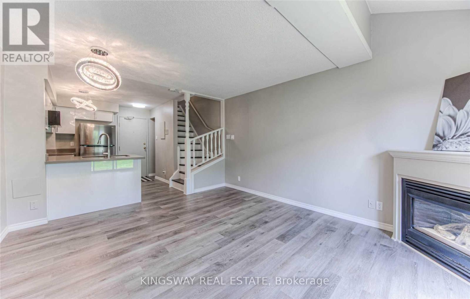 55 - 67 Valleyview Road, Kitchener, Ontario  N2E 3J1 - Photo 2 - X12729278