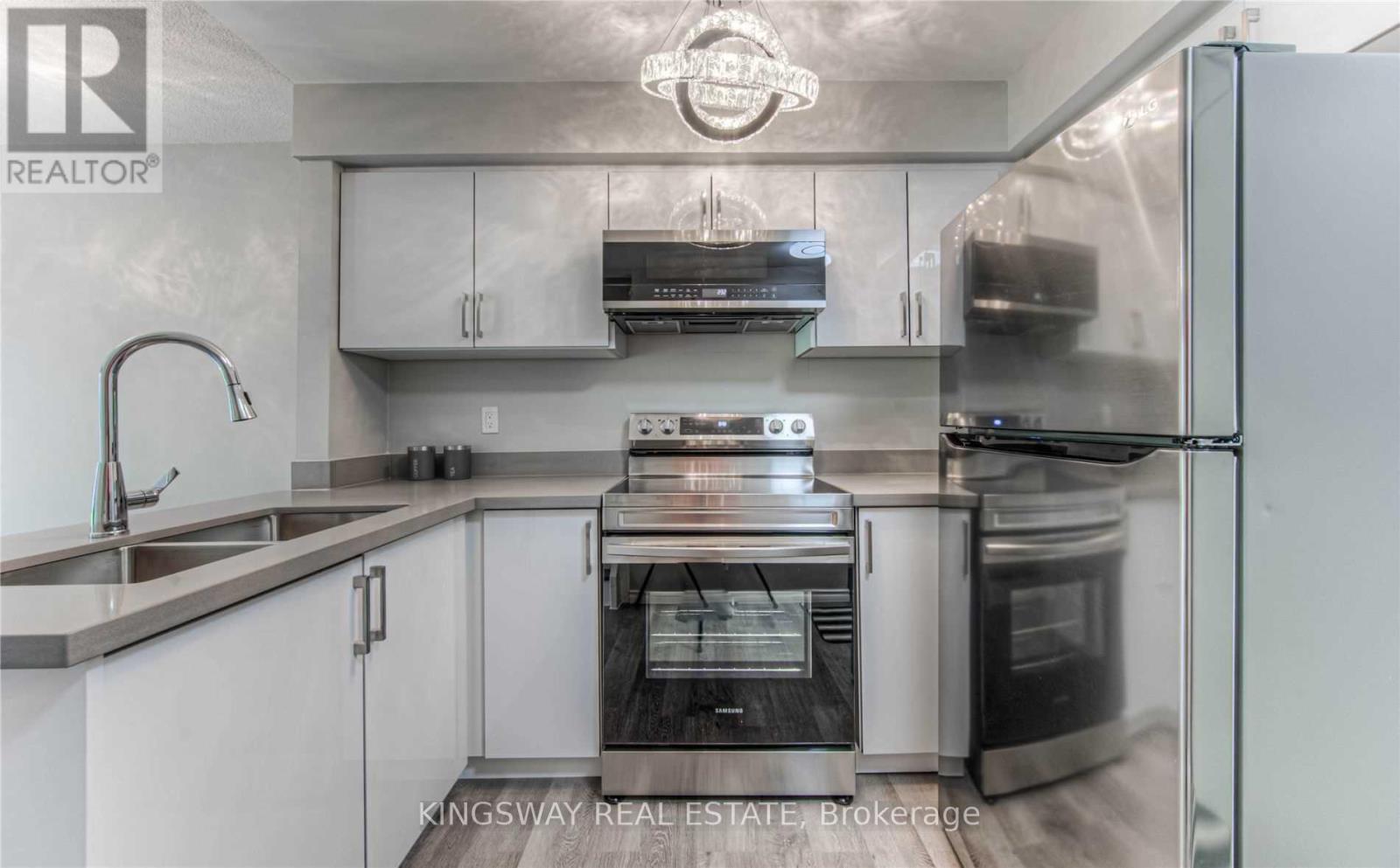 55 - 67 Valleyview Road, Kitchener, Ontario  N2E 3J1 - Photo 5 - X12729278