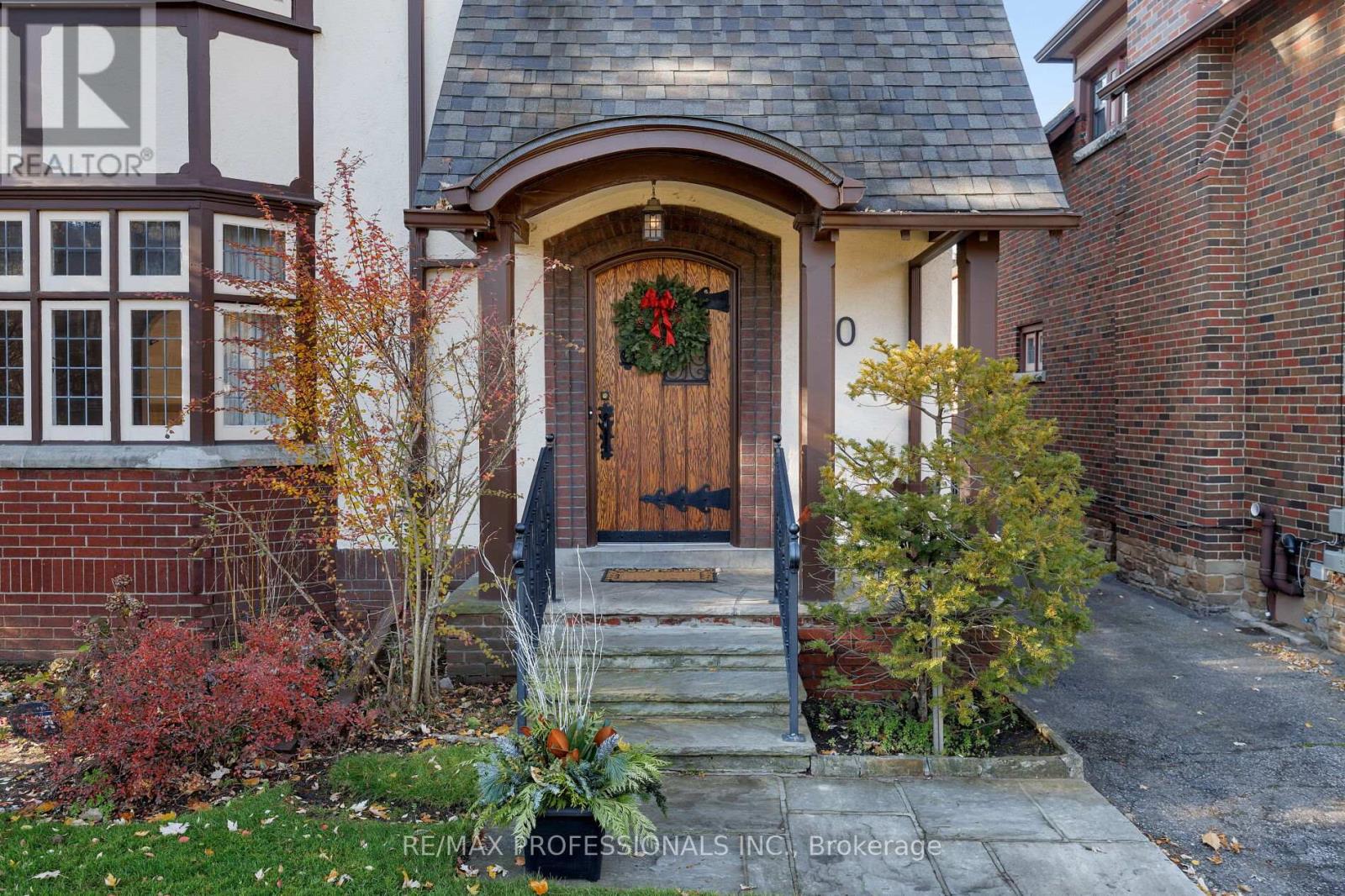 50 Wendover Road, Toronto, Ontario  M8X 2L3 - Photo 8 - W12590998