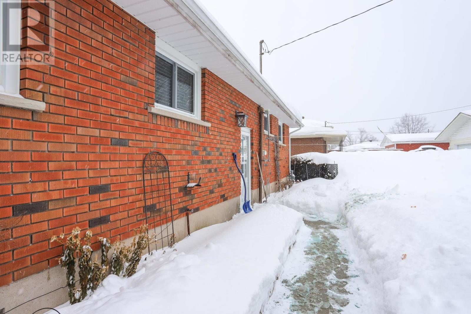 14 Elaine Ct, Sault Ste. Marie, Ontario  P6A 4R9 - Photo 4 - SM260007