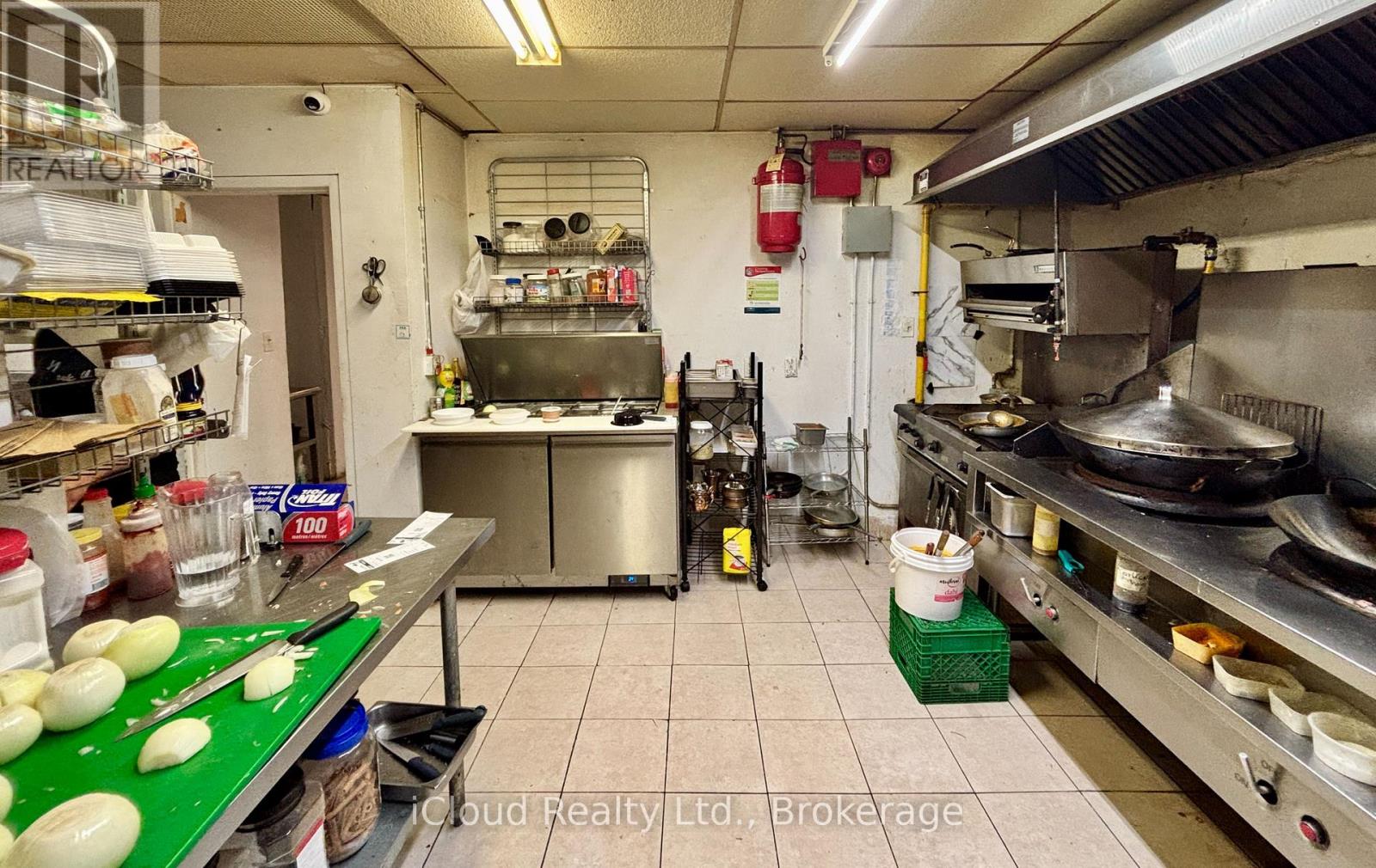 182 King Street, Welland, Ontario  L3B 3J5 - Photo 4 - X12604804