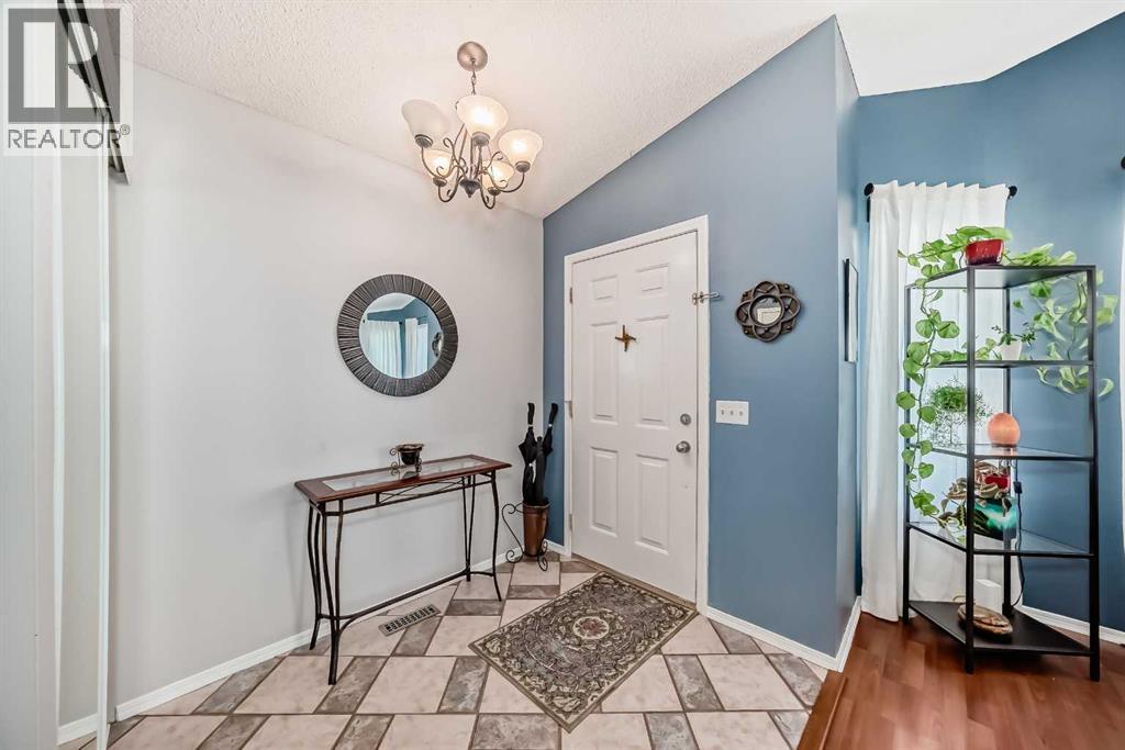 110 Applebrook Circle Se, Calgary, Alberta  T2A 7T3 - Photo 2 - A2279474