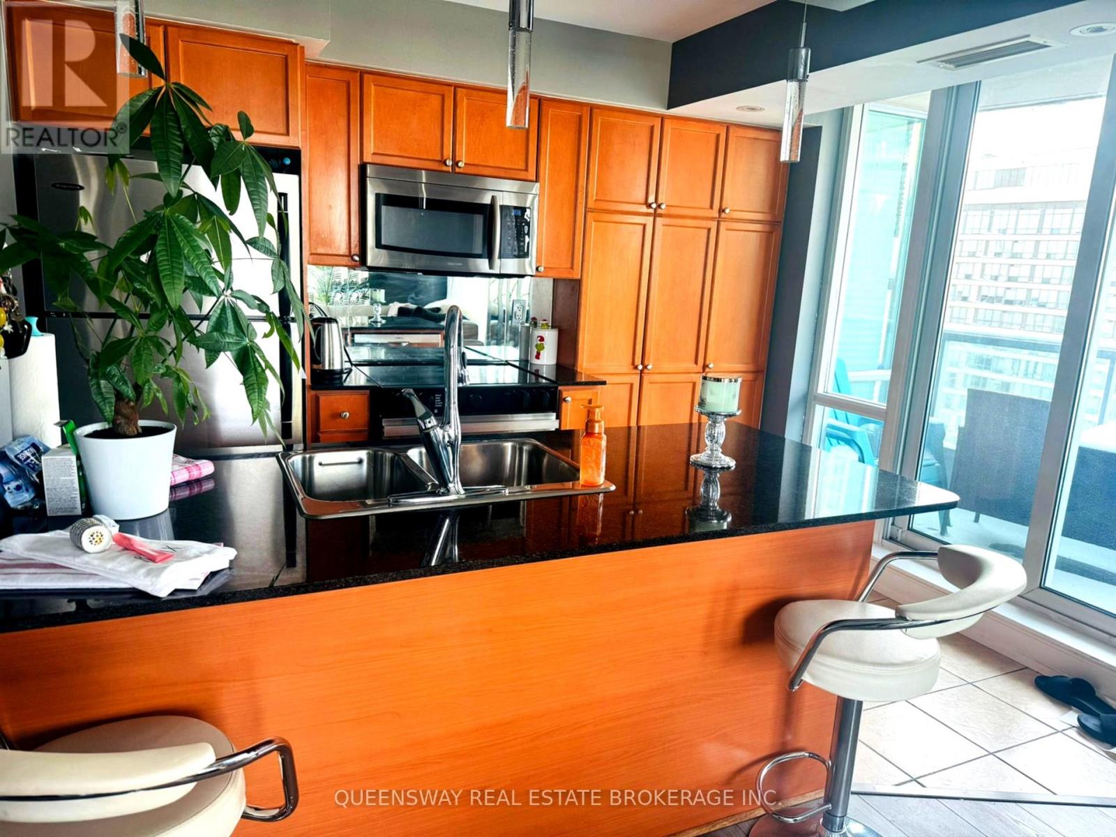 2108 - 1 Elm Drive, Mississauga, Ontario  L5B 4M1 - Photo 3 - W12727940